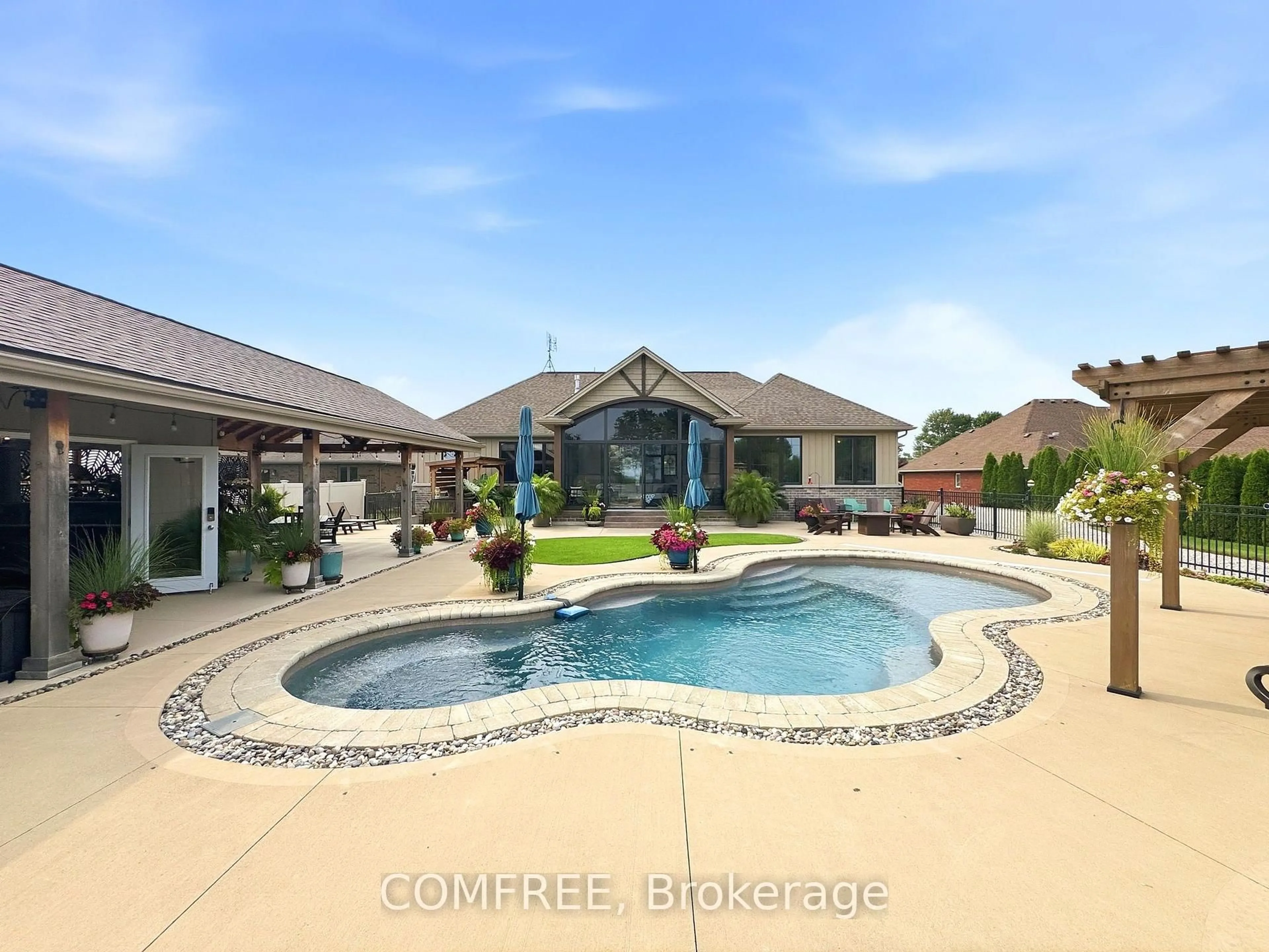 Pool for 663 County 2 Rd, Lakeshore Ontario N8L 1K3