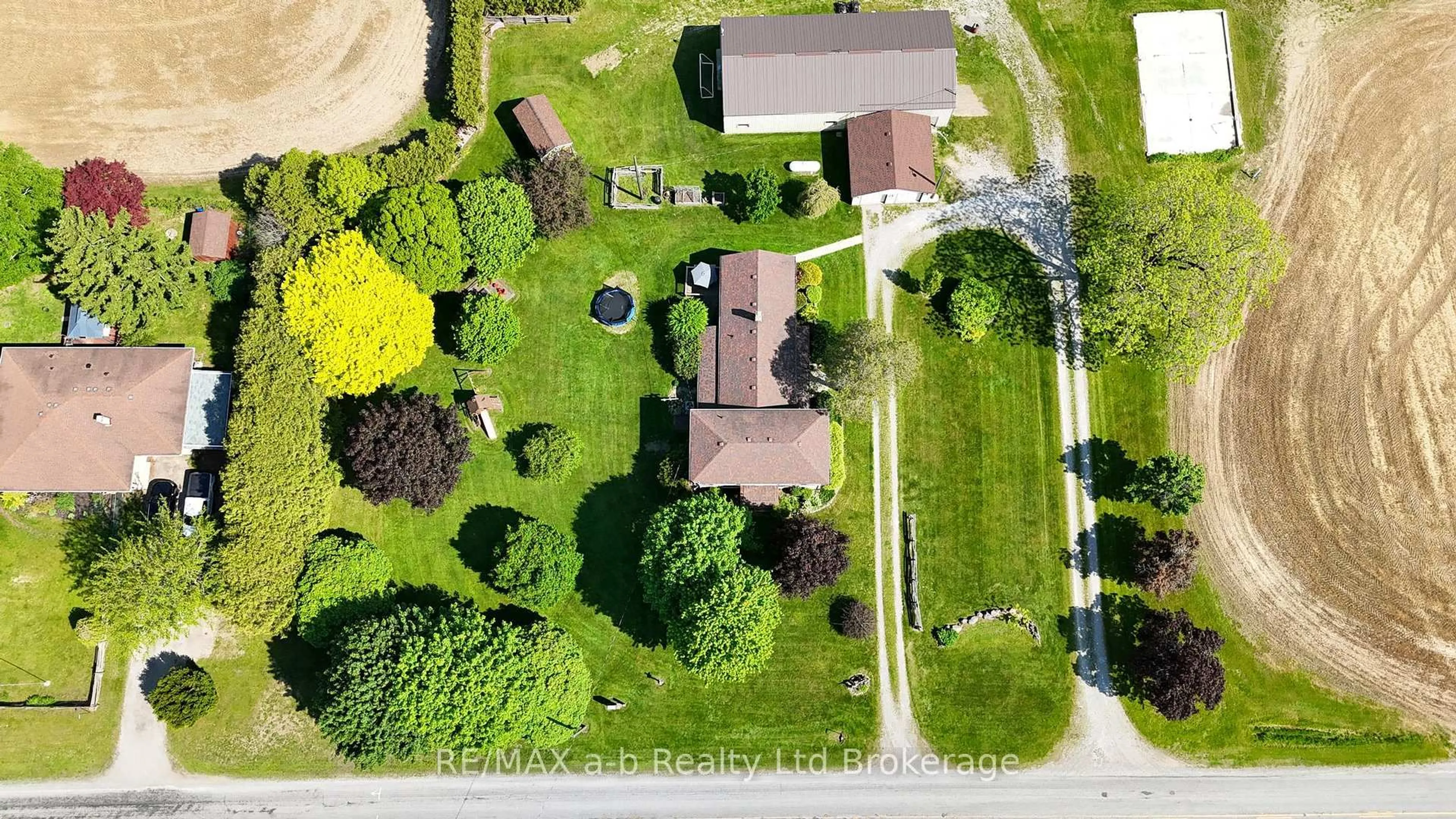 A pic from outside/outdoor area/front of a property/back of a property/a pic from drone, street for 1813 Norfolk County 19 Rd, Norfolk Ontario N0E 1V0