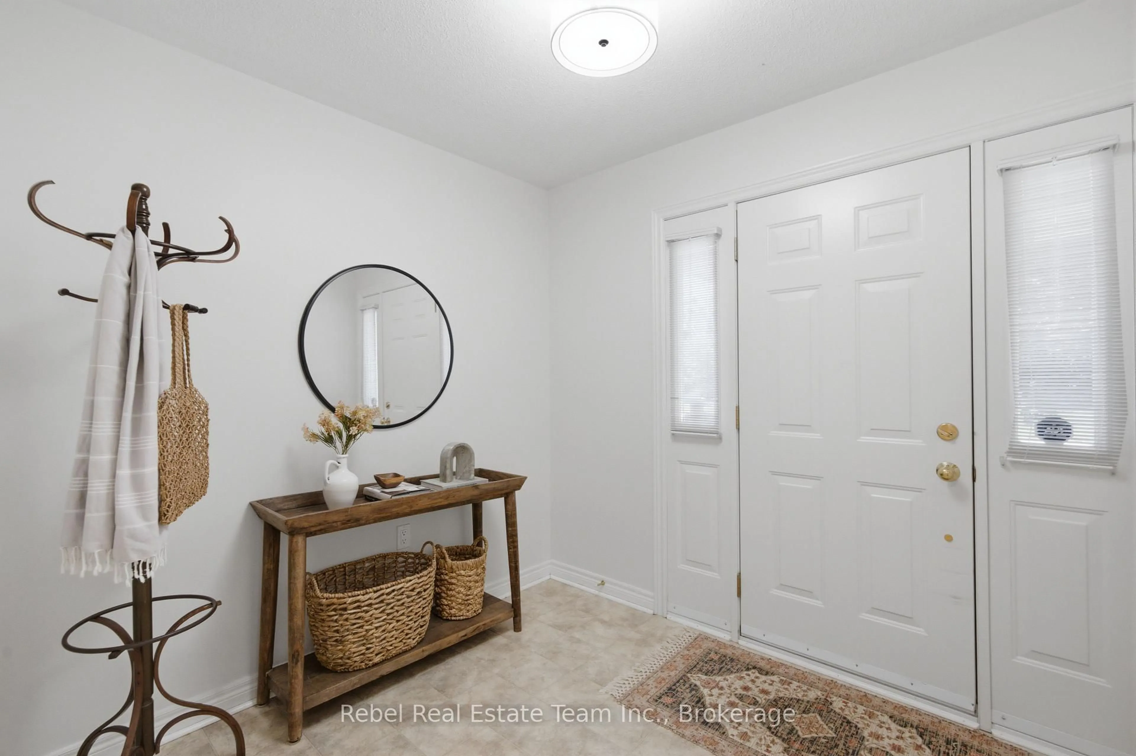 Indoor entryway for 68 Mills Rd, Brighton Ontario K0K 1H0