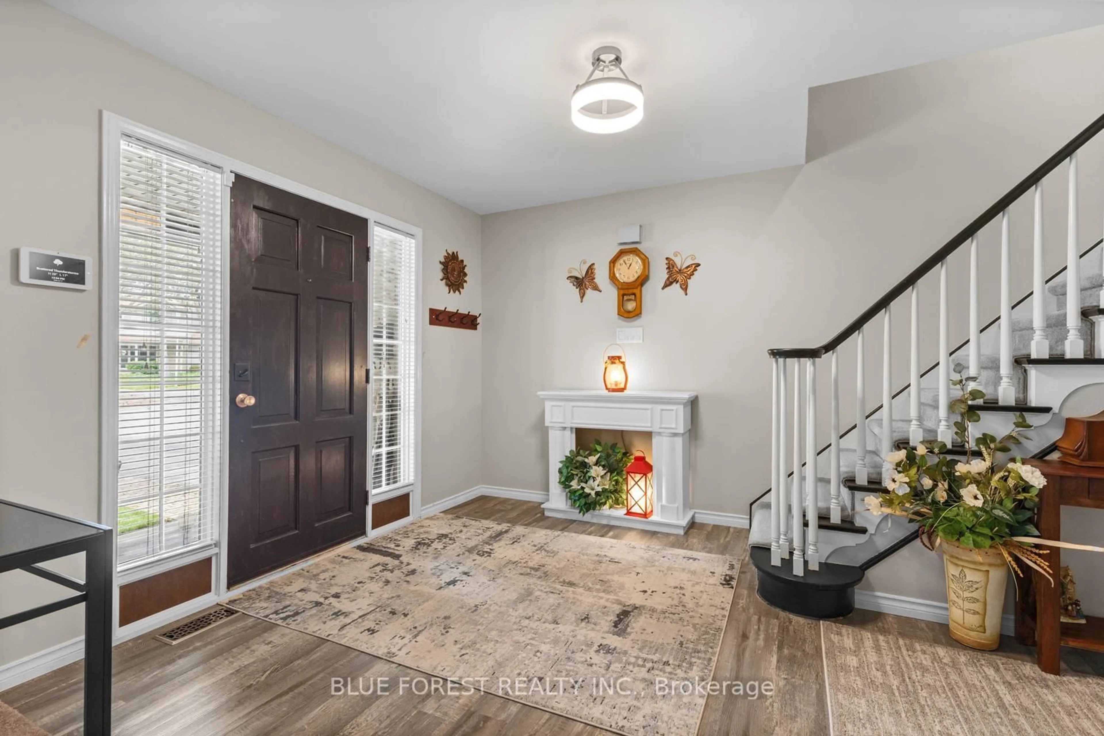 Indoor entryway for 92 Salem Crt, London South Ontario N6K 1S9