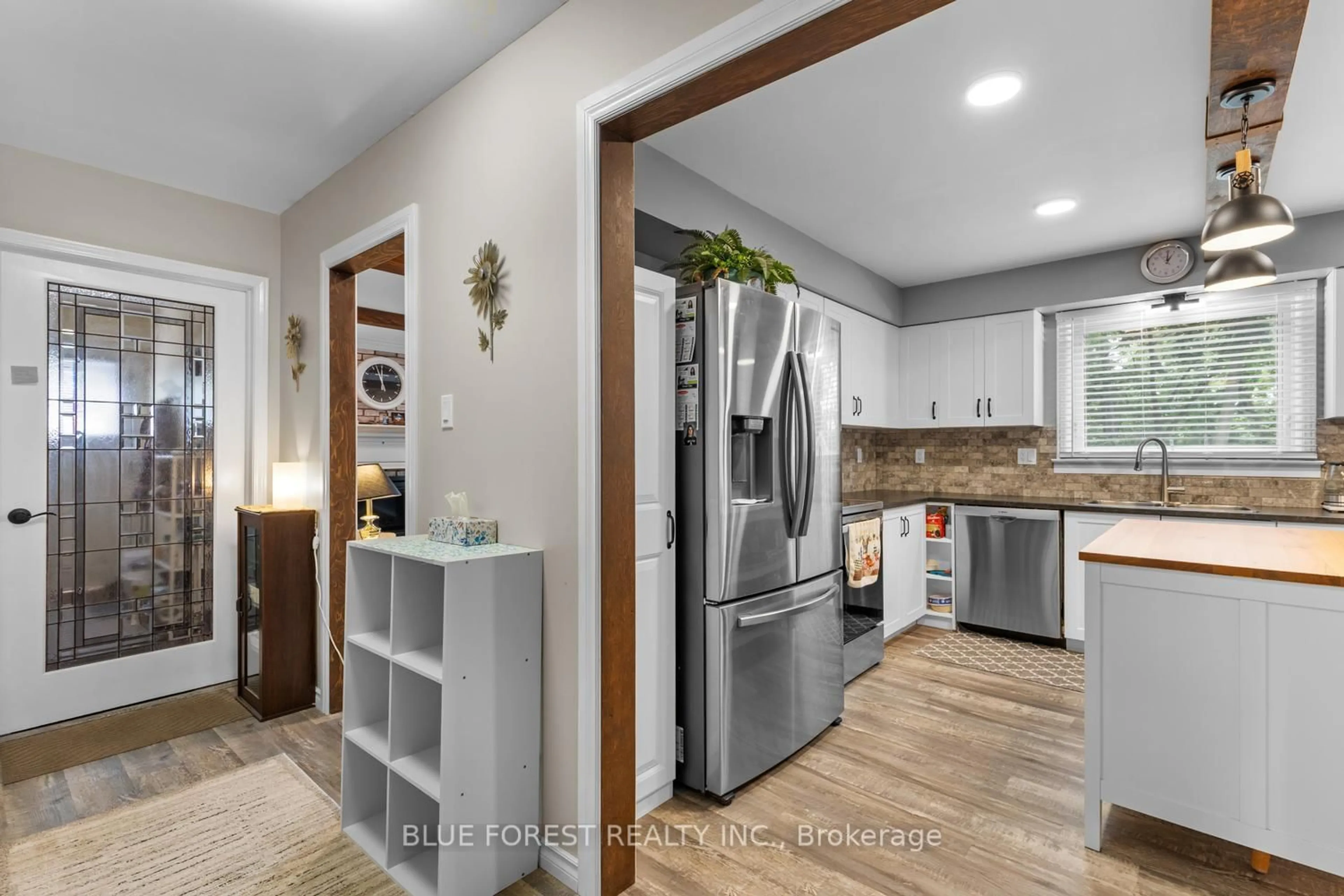 Open concept kitchen, unknown for 92 Salem Crt, London South Ontario N6K 1S9
