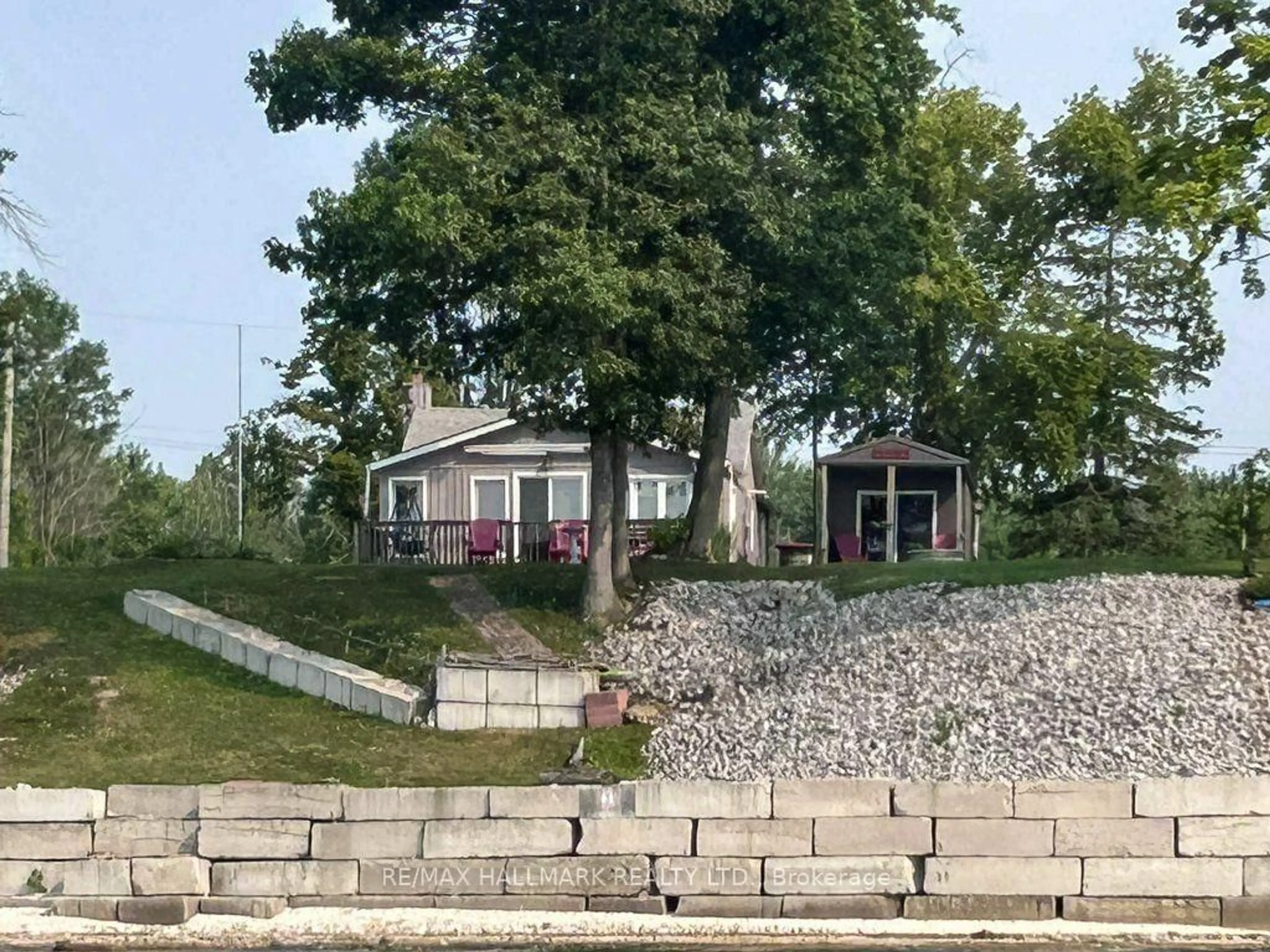 A pic from outside/outdoor area/front of a property/back of a property/a pic from drone, unknown for 1115 New Lakeshore Rd, Haldimand Ontario N0A 1L0