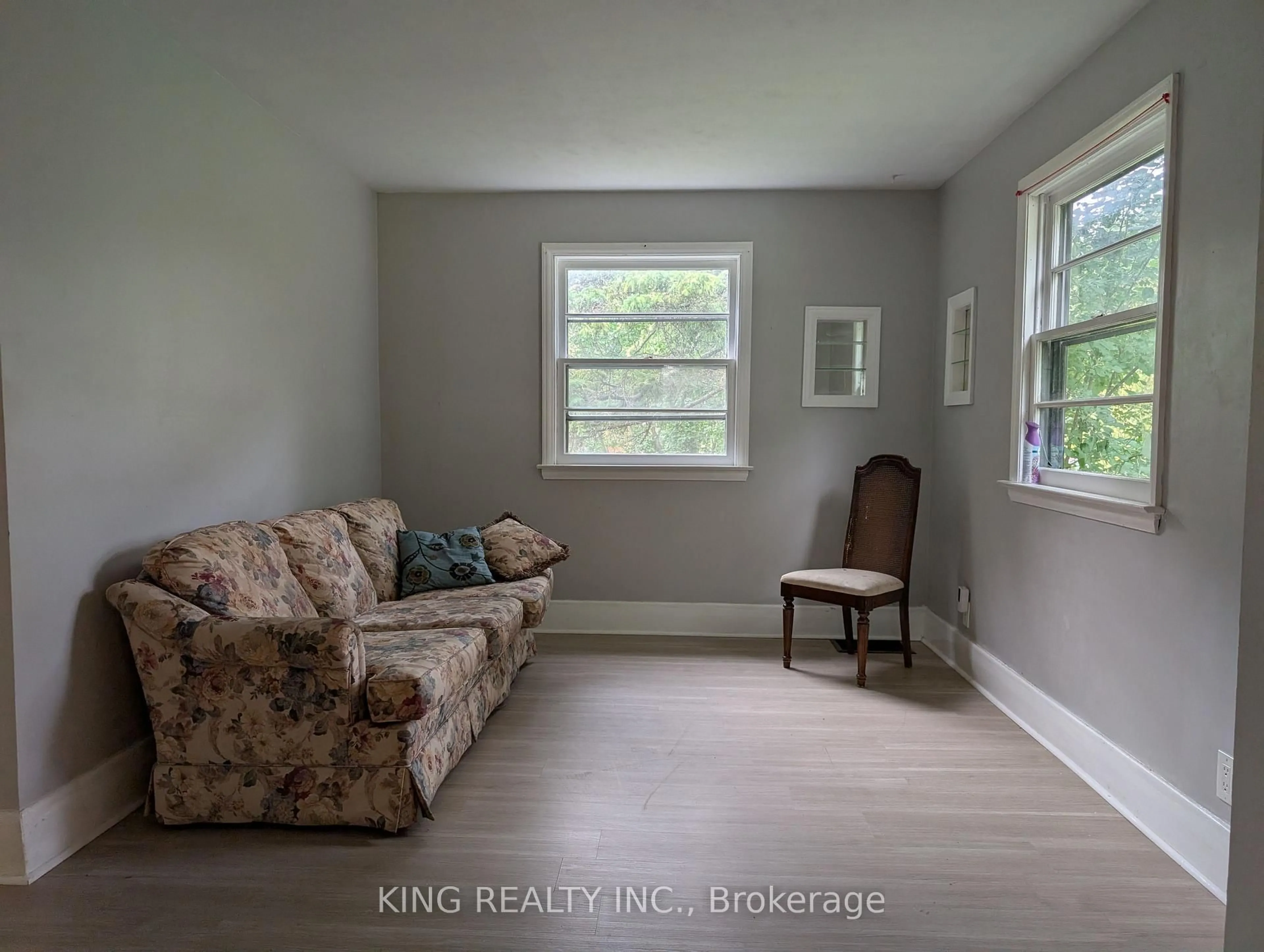 Living room with furniture, unknown for 1131 Crumlin Sdrd, London East Ontario N5V 1R6