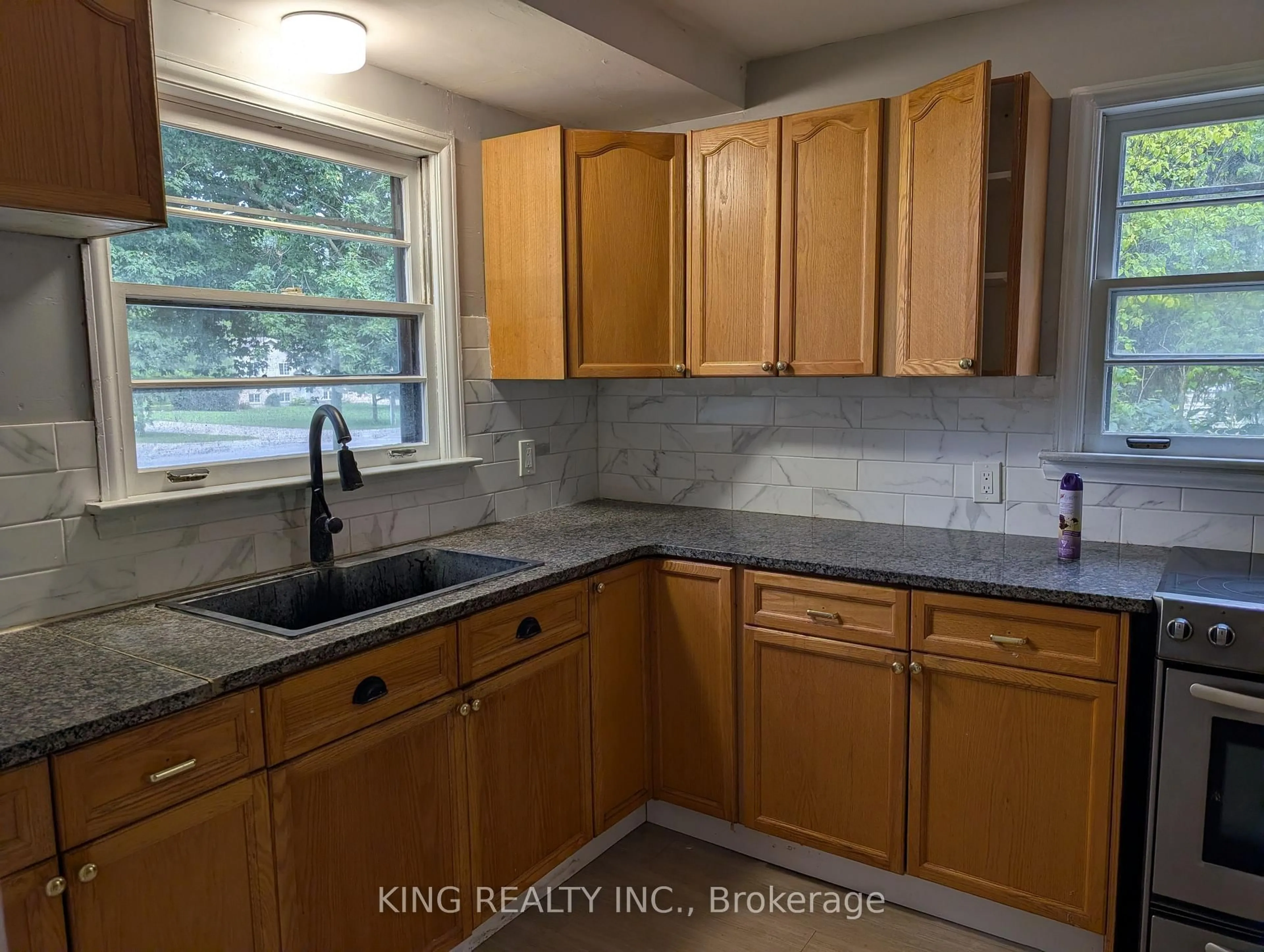 Standard kitchen, ceramic/tile floor for 1131 Crumlin Sdrd, London East Ontario N5V 1R6