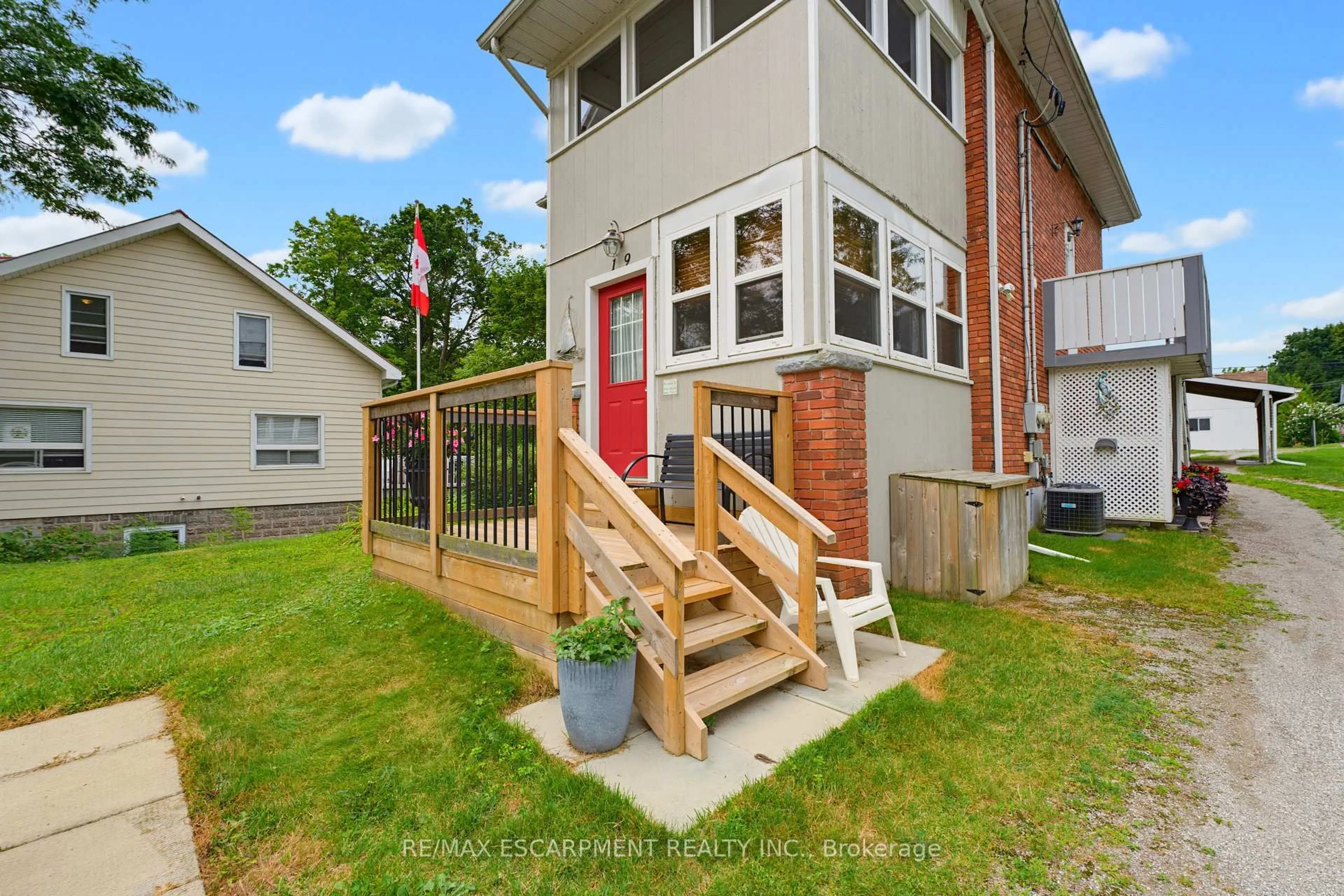 Patio, street for 19 First Ave, Norfolk Ontario N0A 1N0