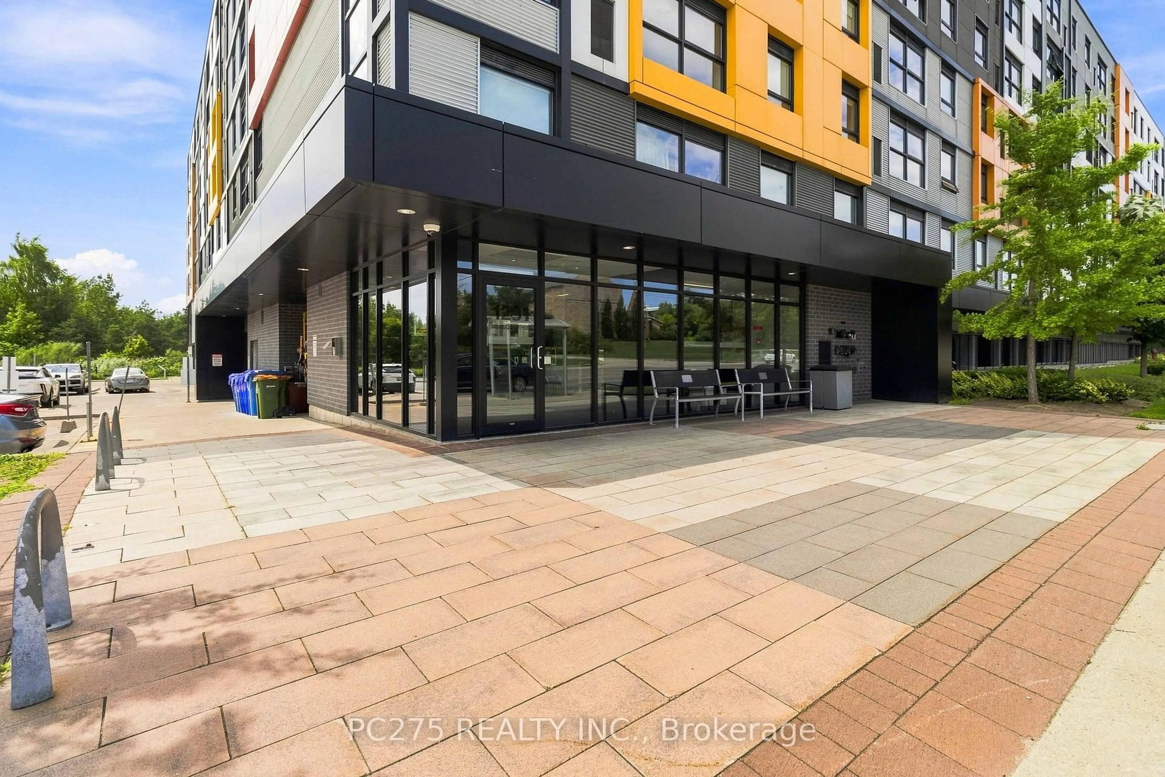 A pic from outside/outdoor area/front of a property/back of a property/a pic from drone, building for 1291 Gordon St #218, Guelph Ontario N1L 0M5