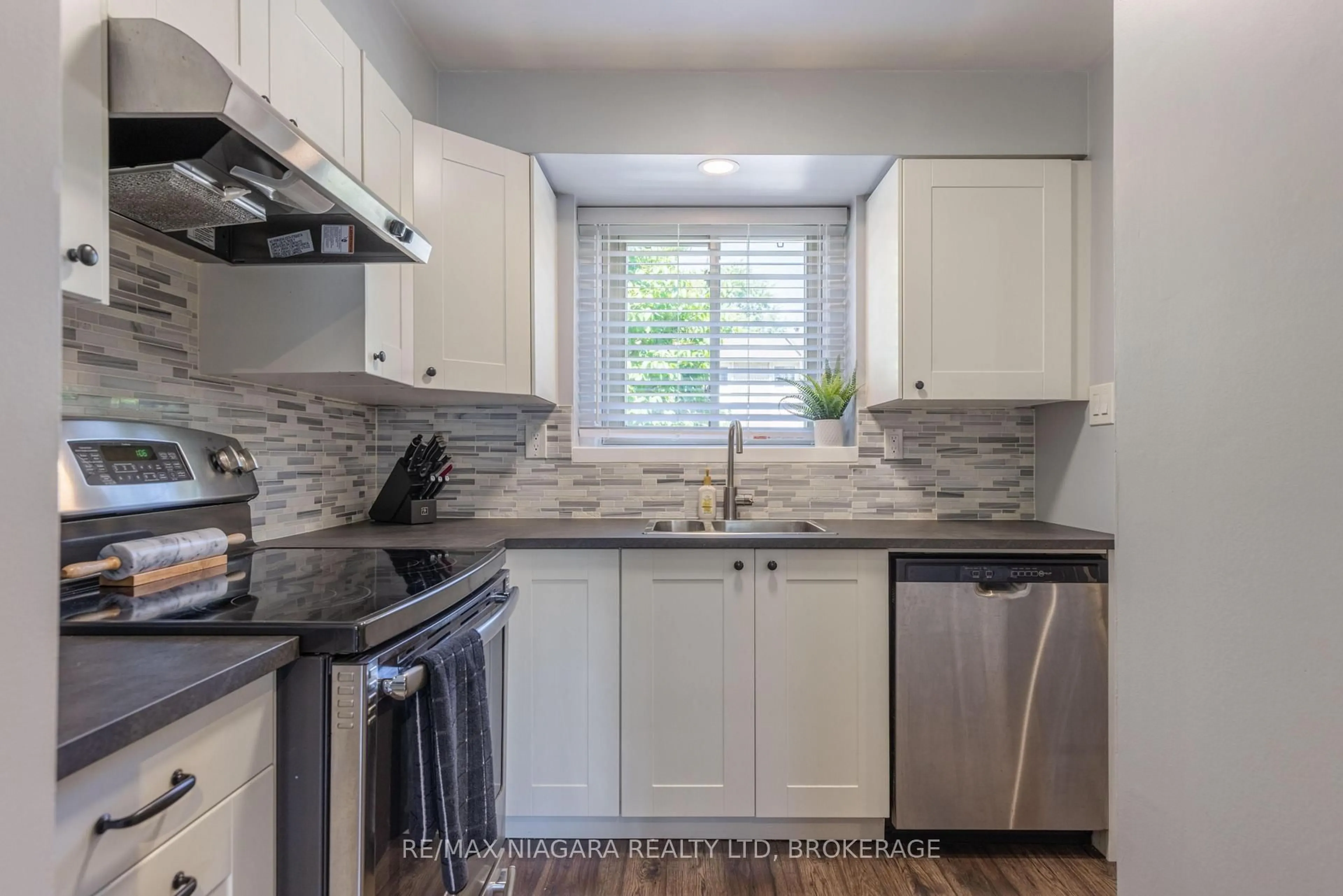 Standard kitchen, unknown for 25 Linfield Dr #67, St. Catharines Ontario L2N 5T7