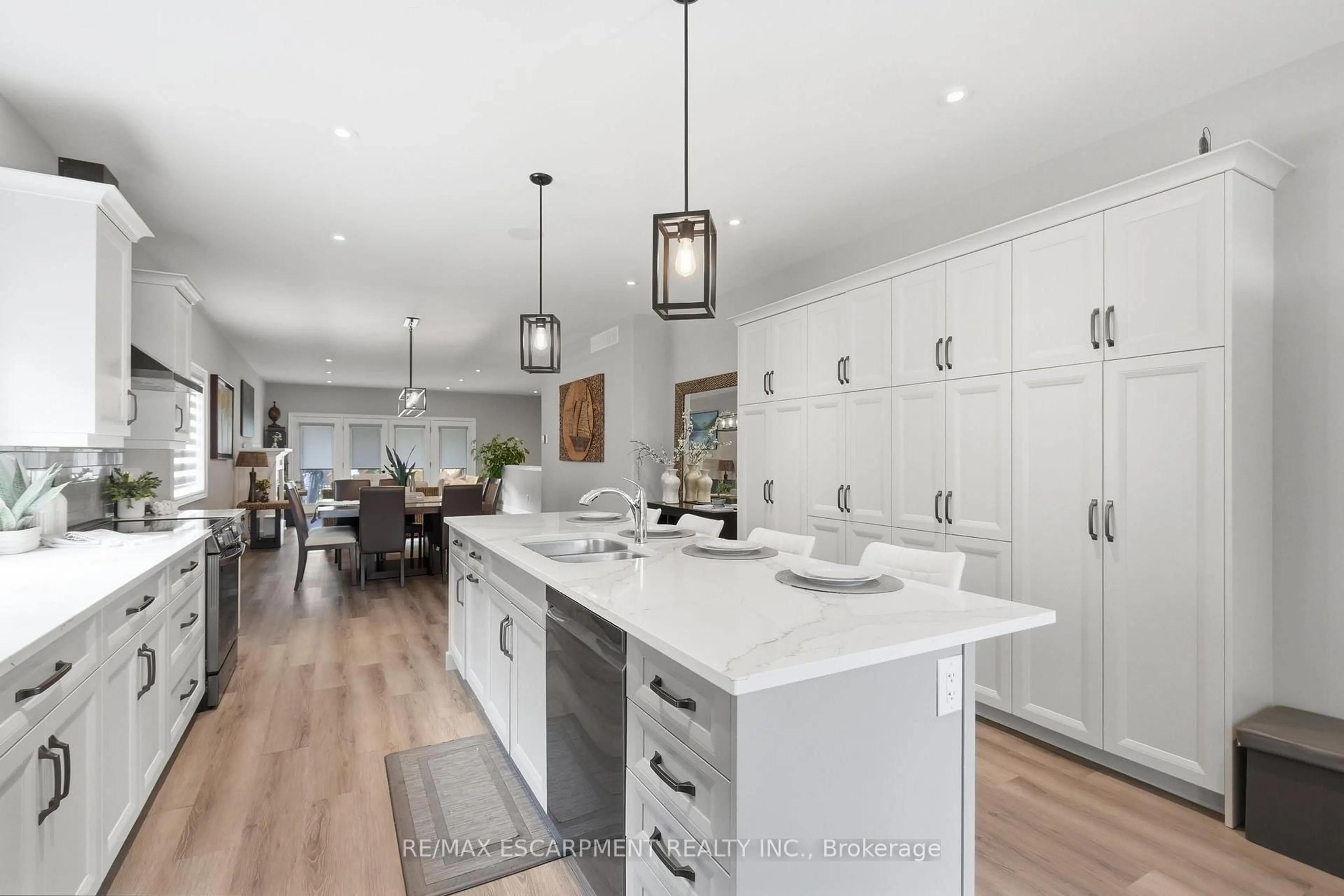Open concept kitchen, unknown for 25 Sunrise Crt, Fort Erie Ontario L0S 1N0
