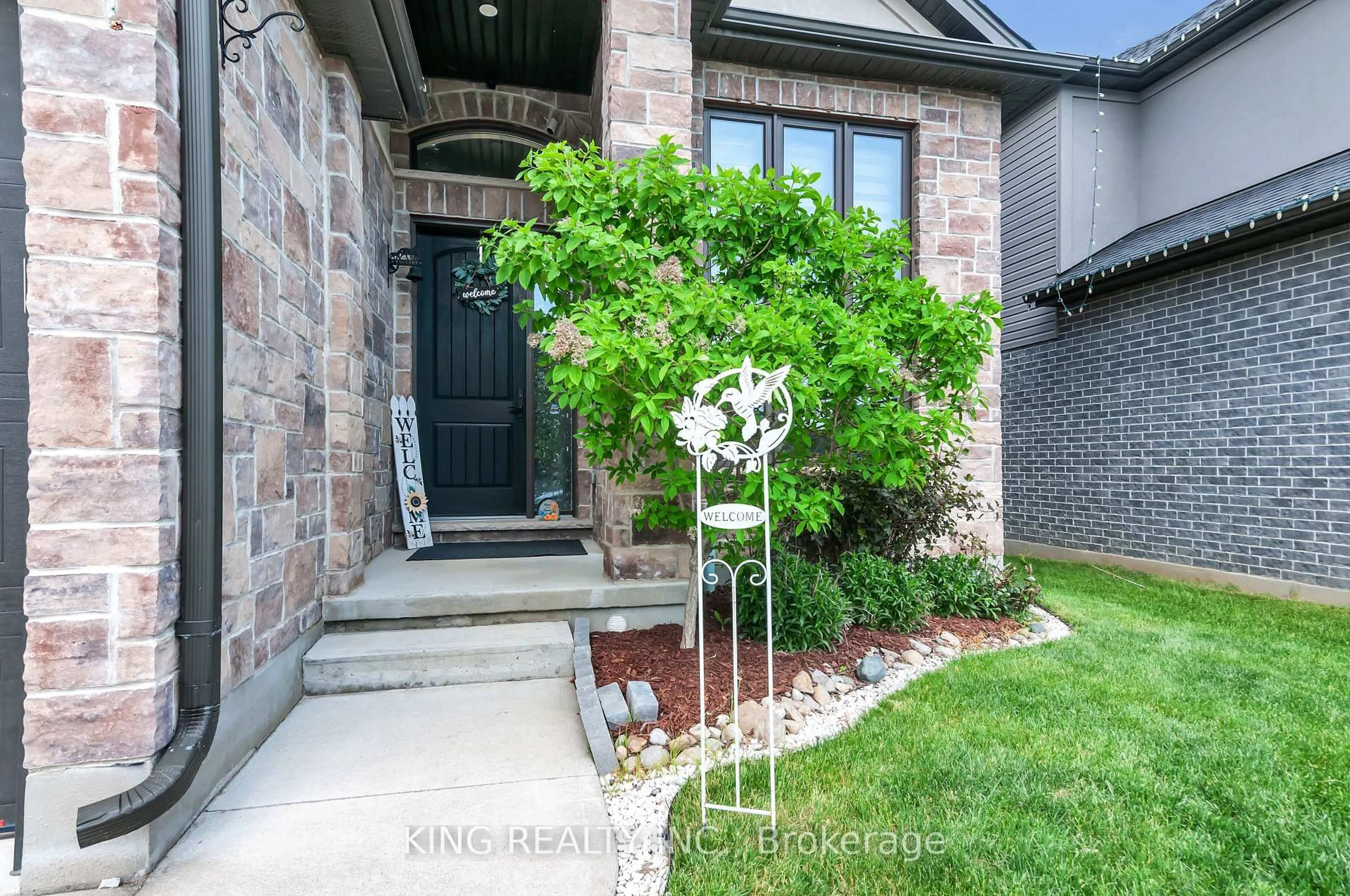Home with brick exterior material, street for 333 MASTERS Dr, Woodstock Ontario N4T 0L2