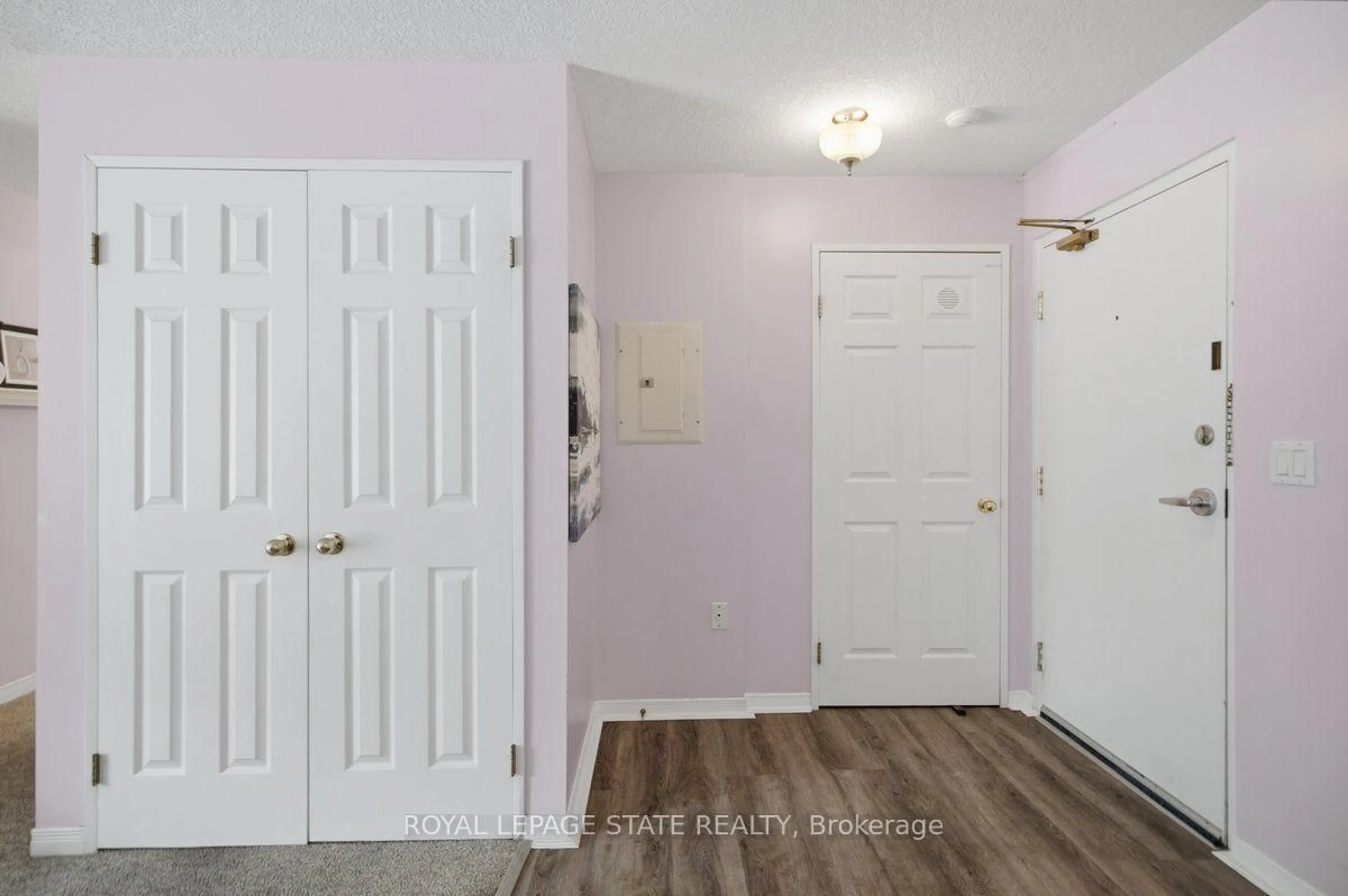 Indoor entryway for 12 St Andrew St #101, Norfolk Ontario N0A 1N1