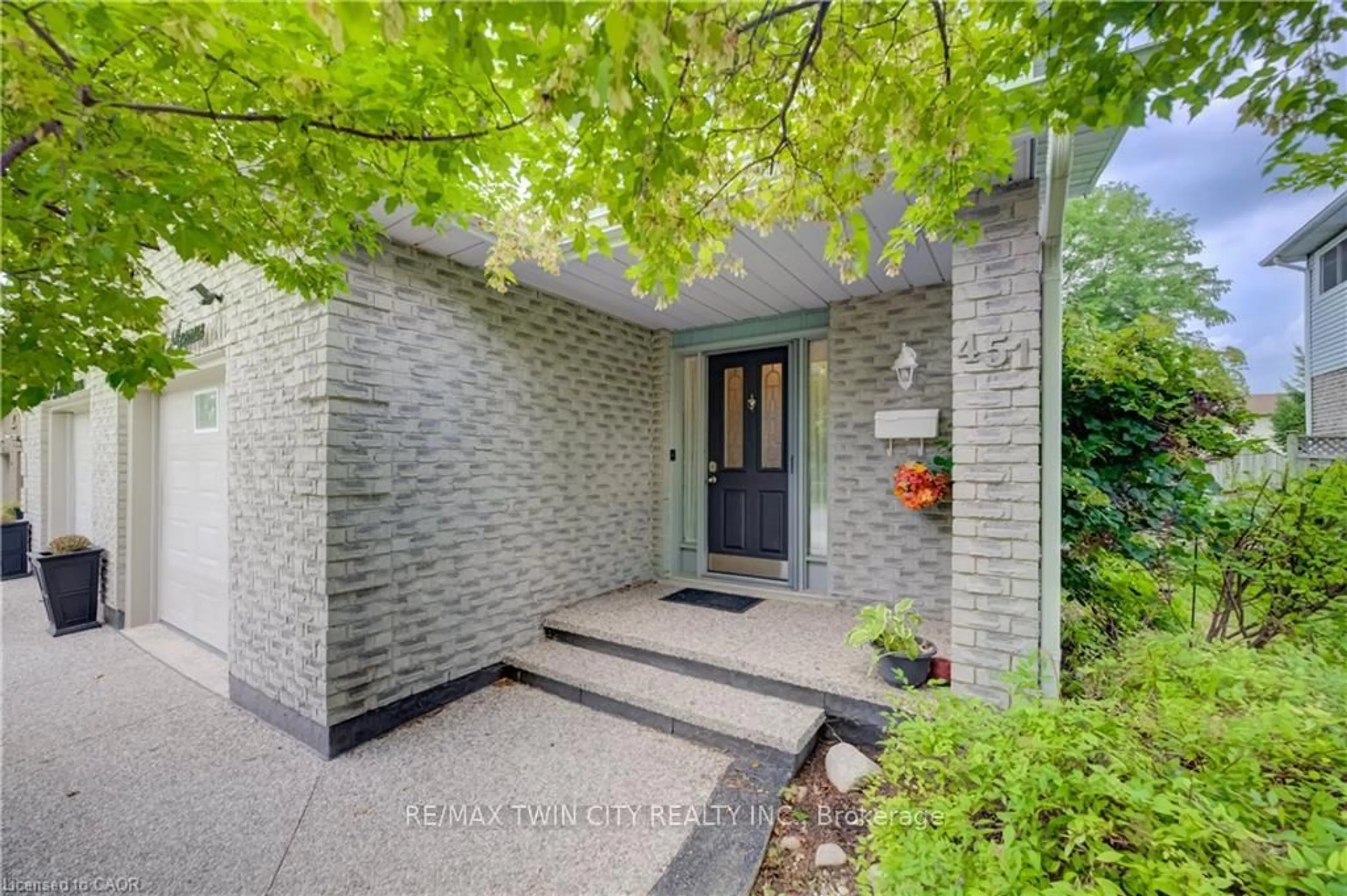 Home with brick exterior material, street for 451 BURNETT Ave, Cambridge Ontario N1T 1L3