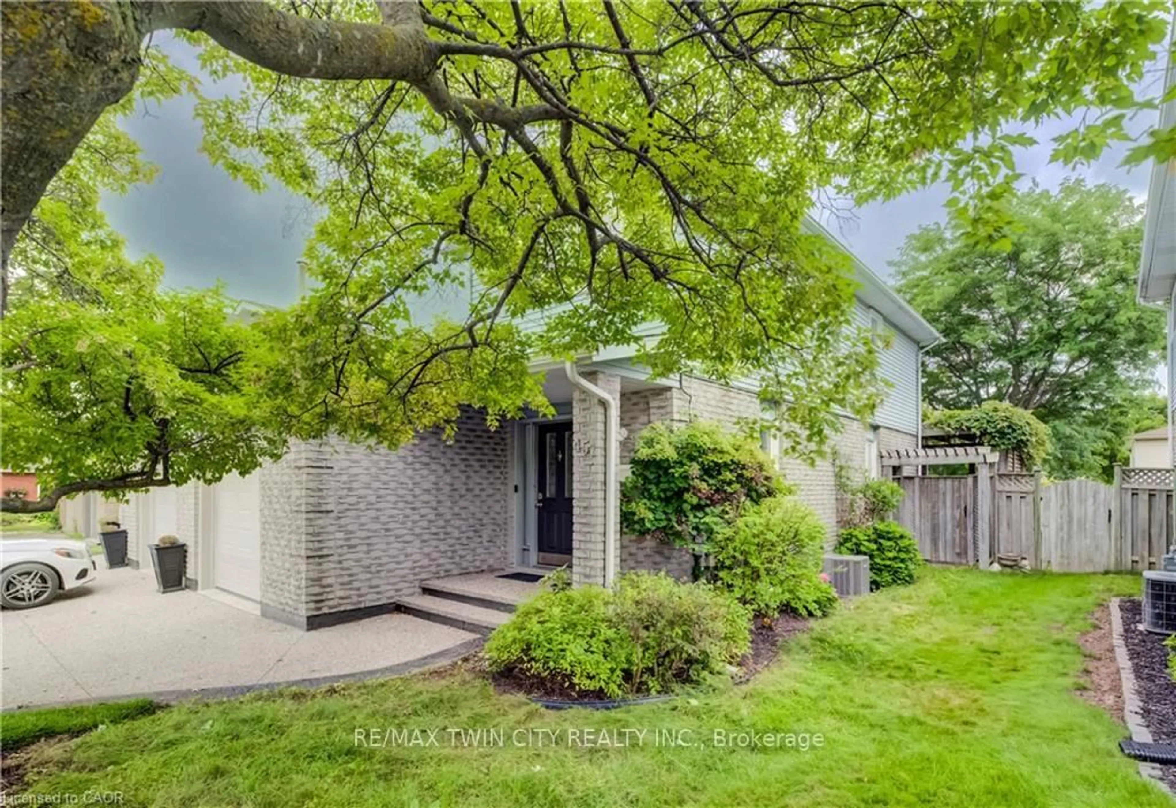 Home with brick exterior material, street for 451 BURNETT Ave, Cambridge Ontario N1T 1L3
