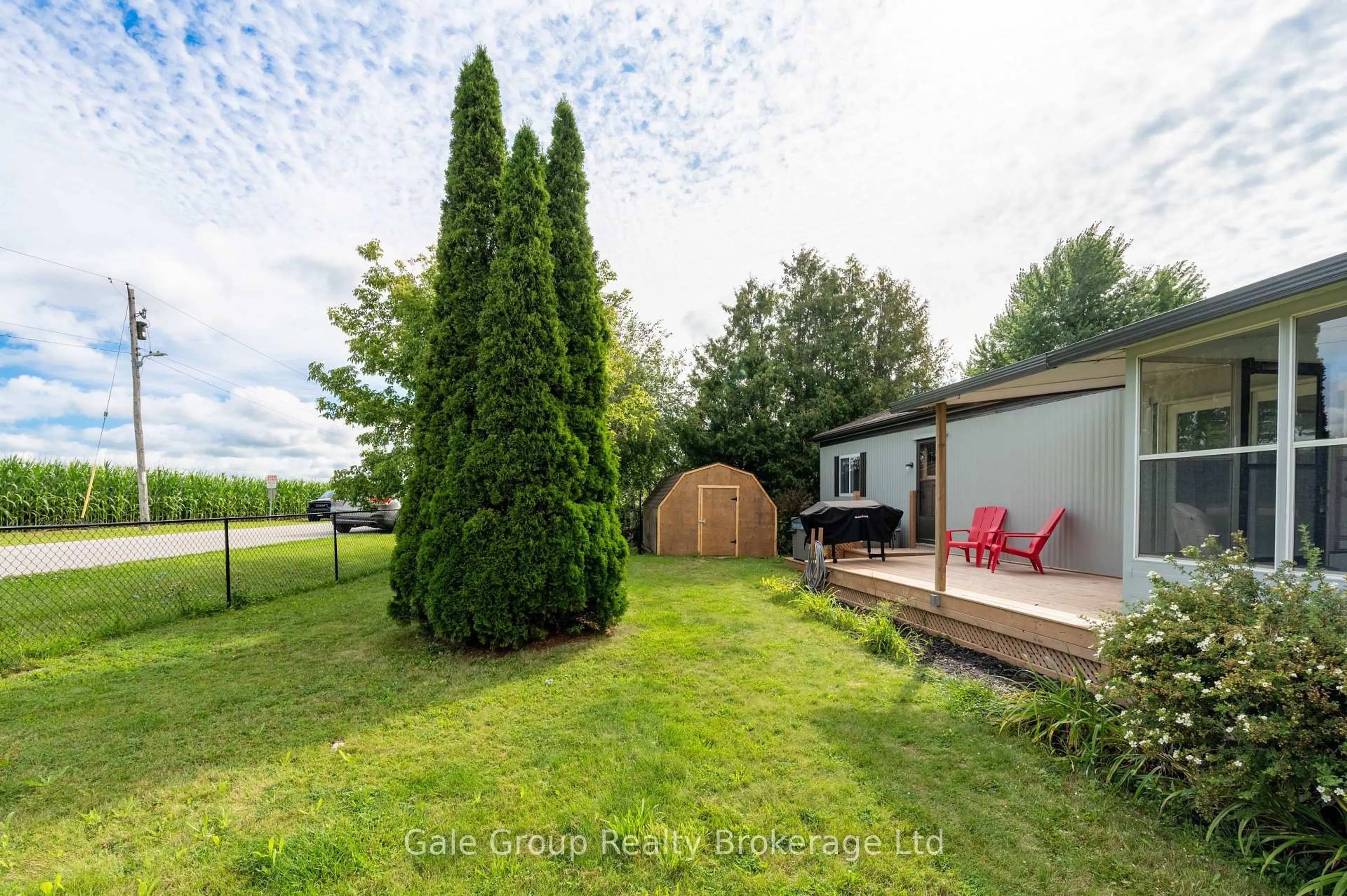 Patio, water/lake/river/ocean view for 32 Pineview Ave Ave, Malahide Ontario N0L 2J0