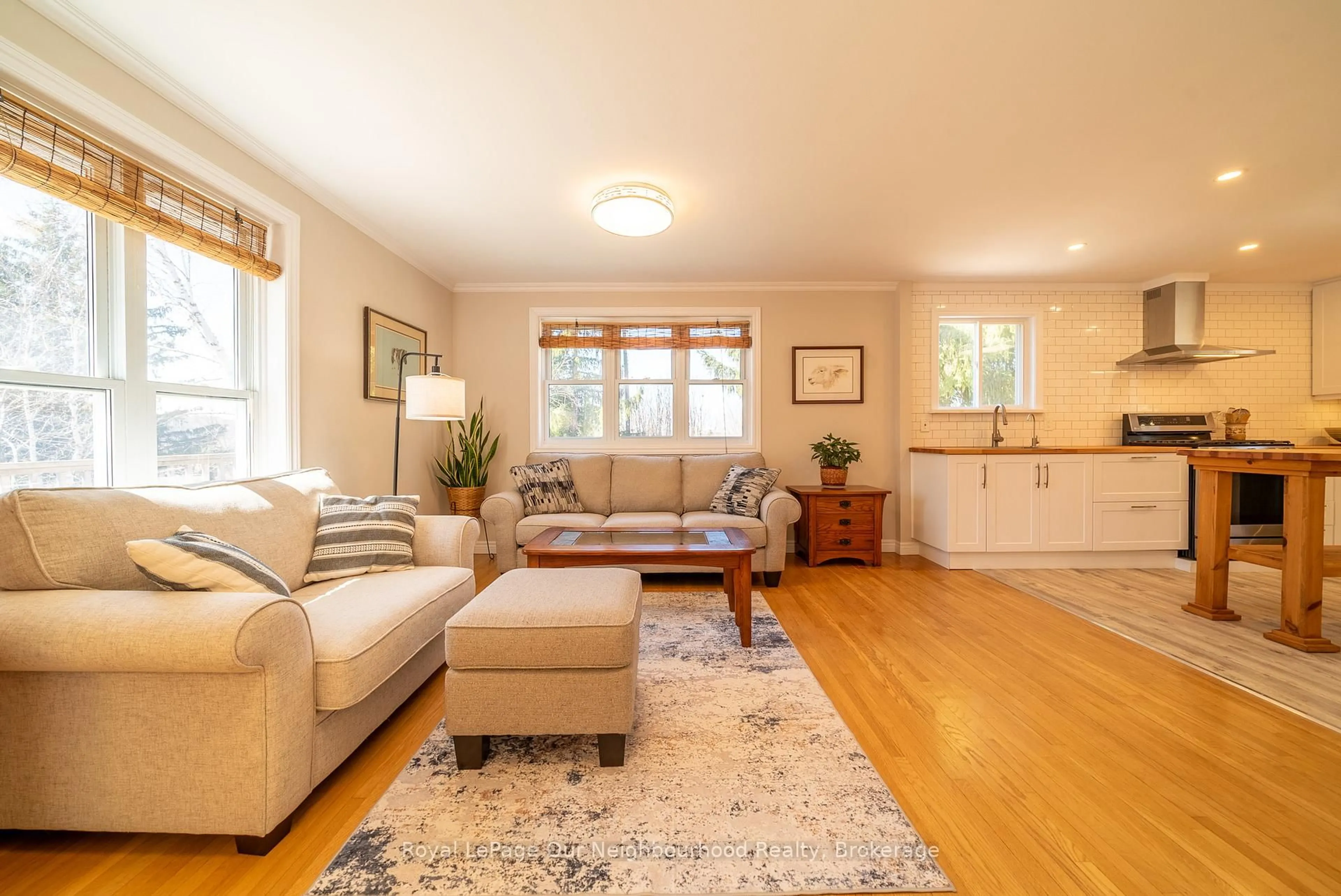 Living room with furniture, unknown for 504 Wiley Rd, Quinte West Ontario K0K 3M0