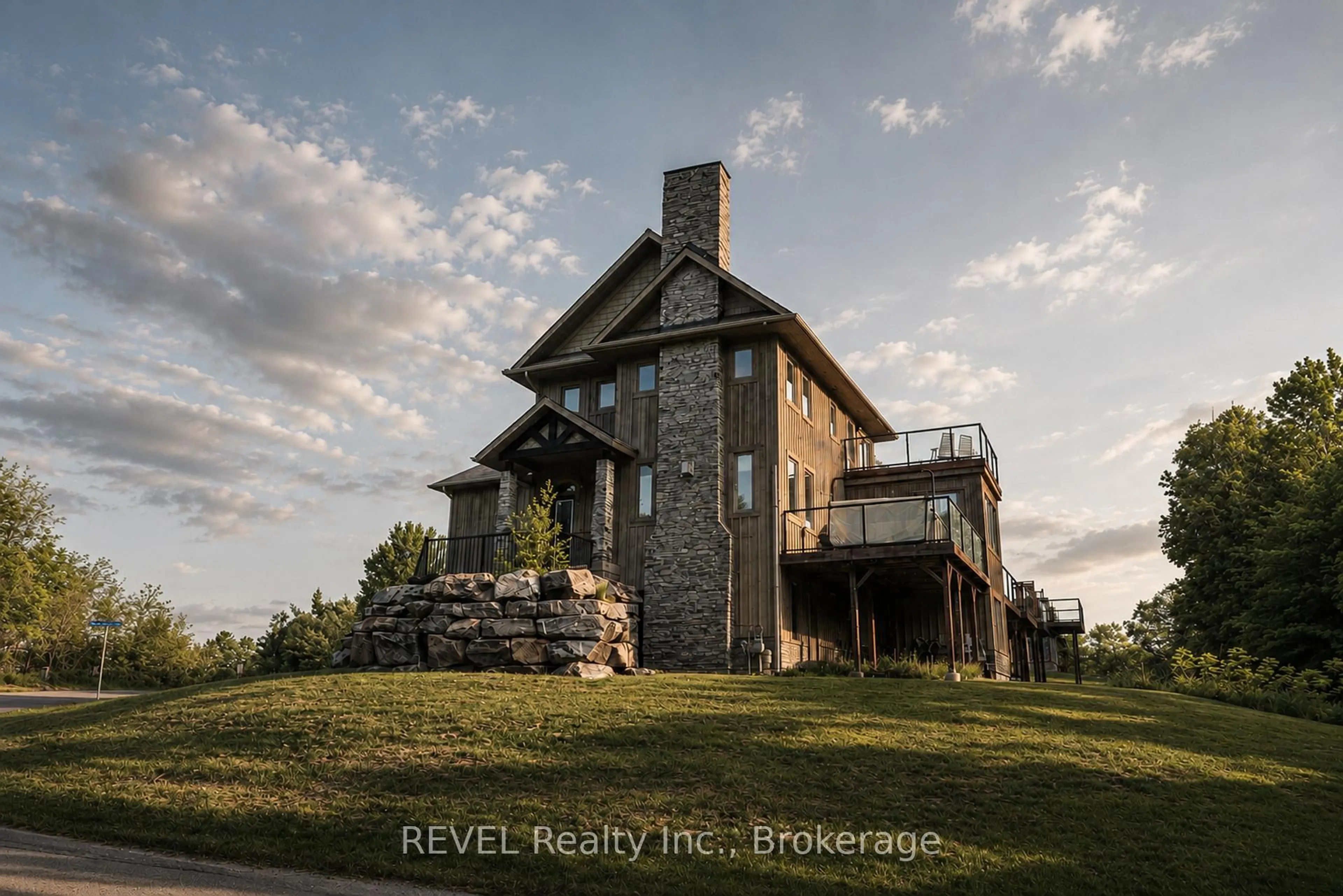 A pic from outside/outdoor area/front of a property/back of a property/a pic from drone, building for 67 Rockmount Cres, Gravenhurst Ontario P1P 0A6