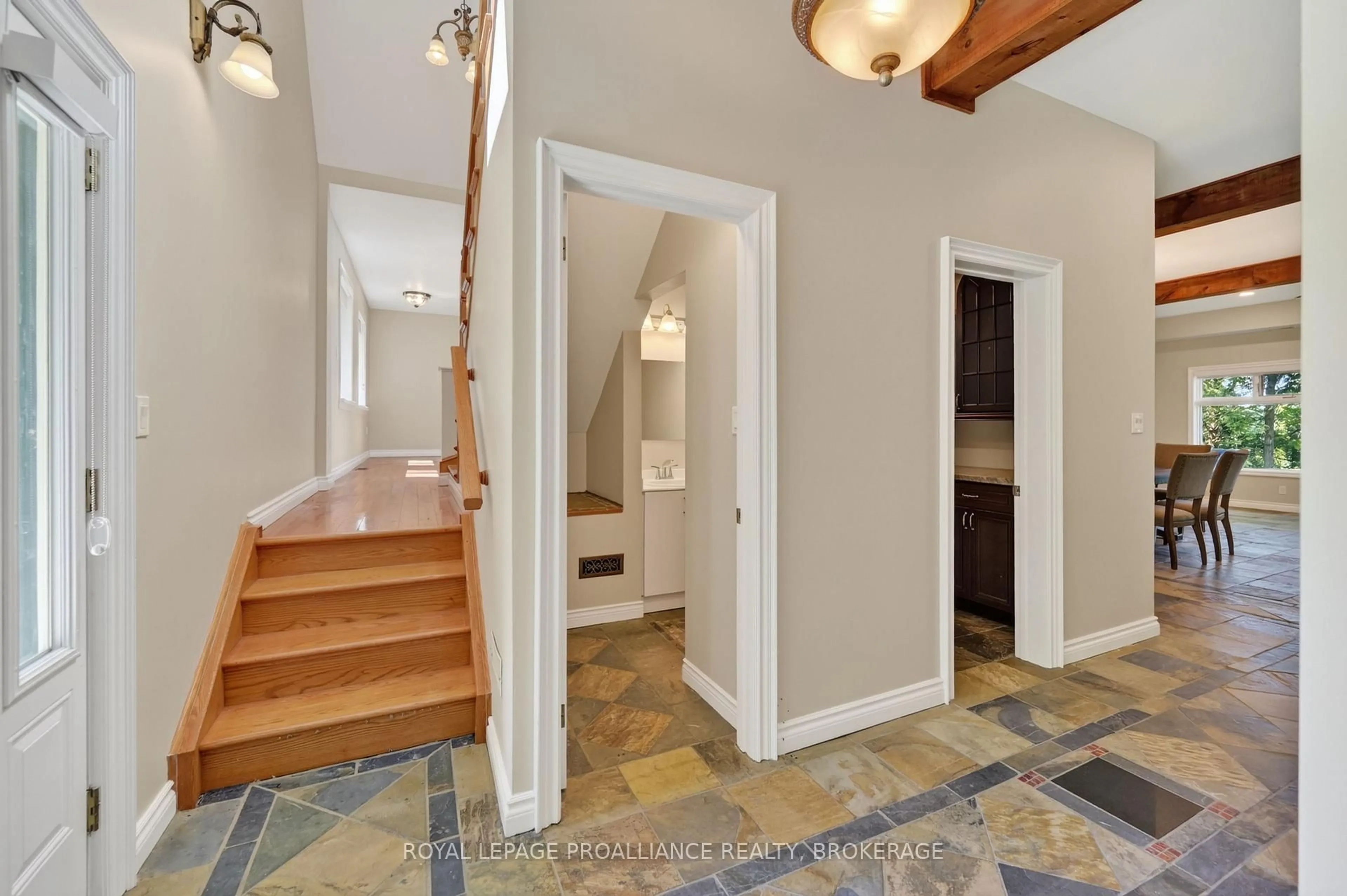 Indoor entryway for 2300 County Road 32, Front of Leeds & Seeleys Bay Ontario K7G 2V3