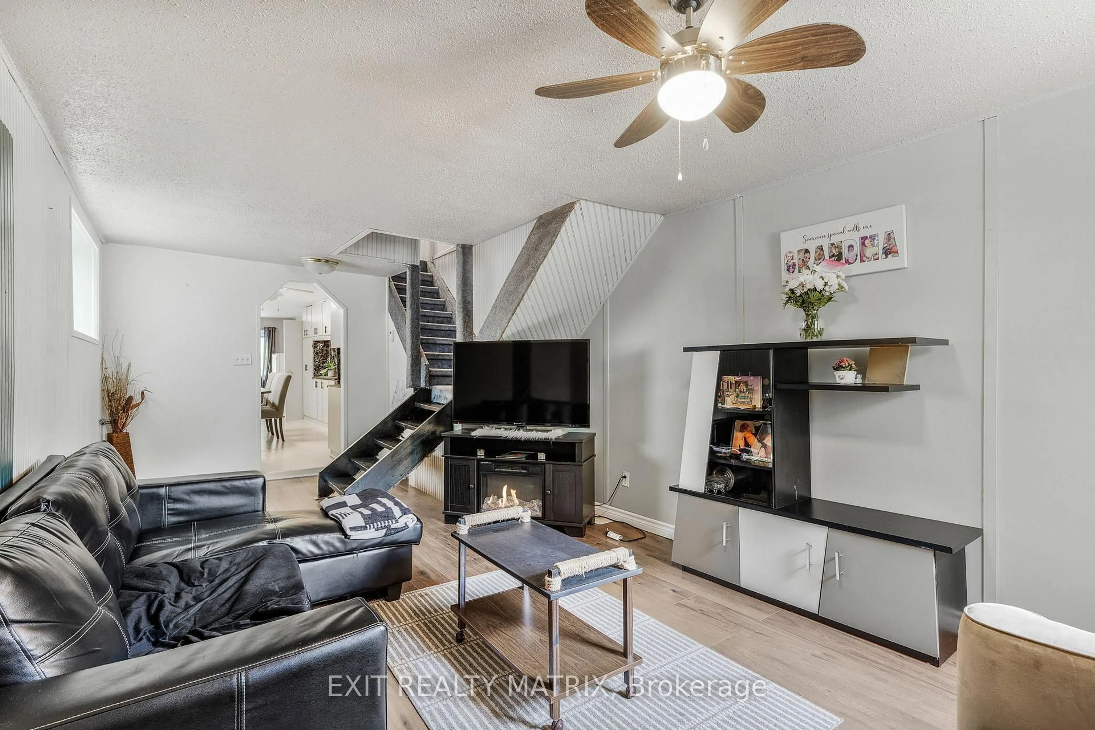 Living room with furniture, unknown for 235-237 Guigues Ave, Ottawa Ontario K1N 5J3