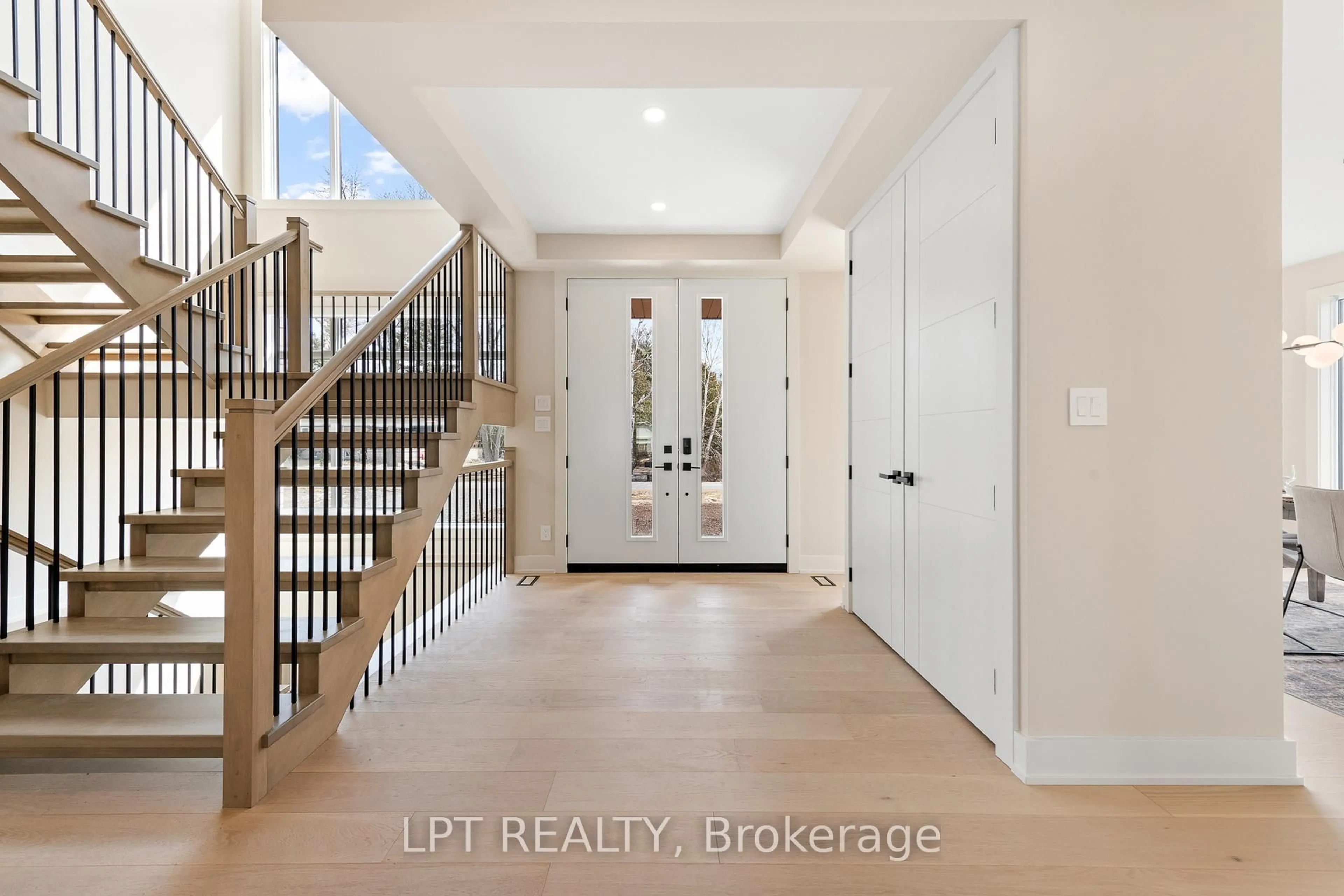 Indoor entryway for 15 Briggs Ave, Ottawa Ontario K2E 6W5