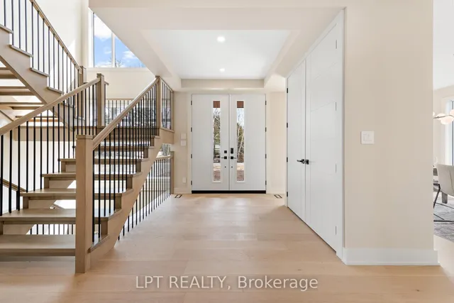 15 Briggs Ave, Ottawa 3