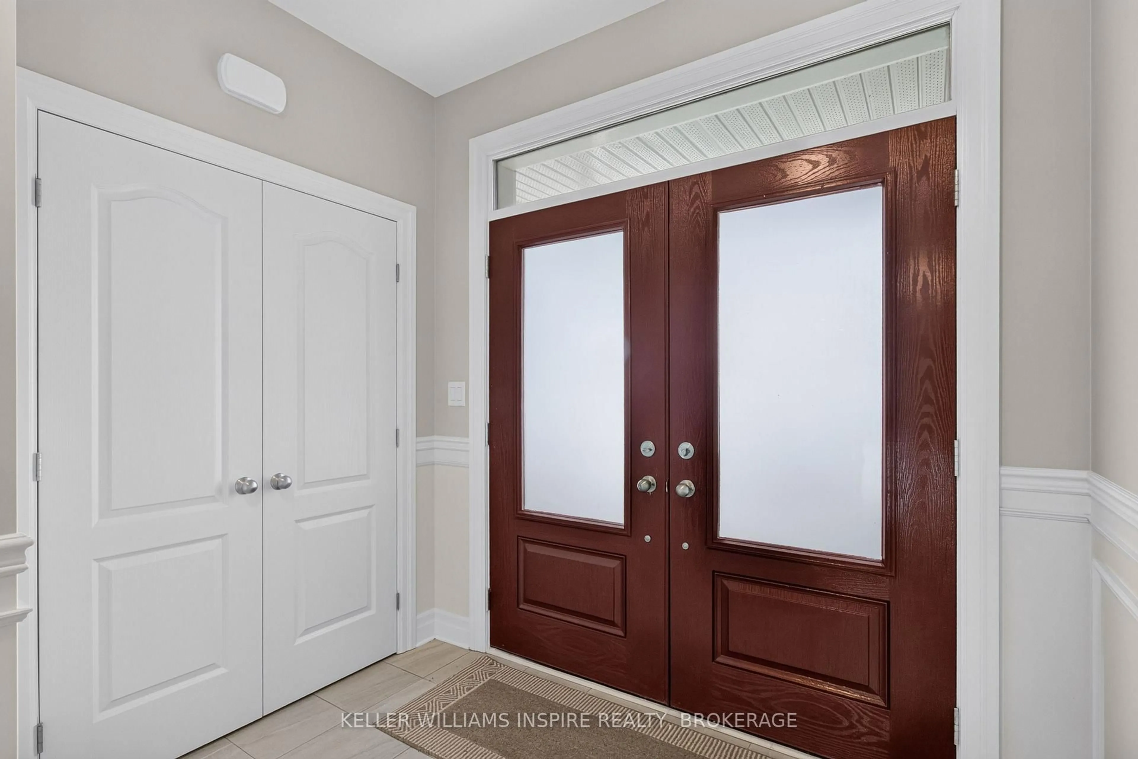 Indoor entryway for 1279 Wheathill St, Kingston Ontario K7M 0H4