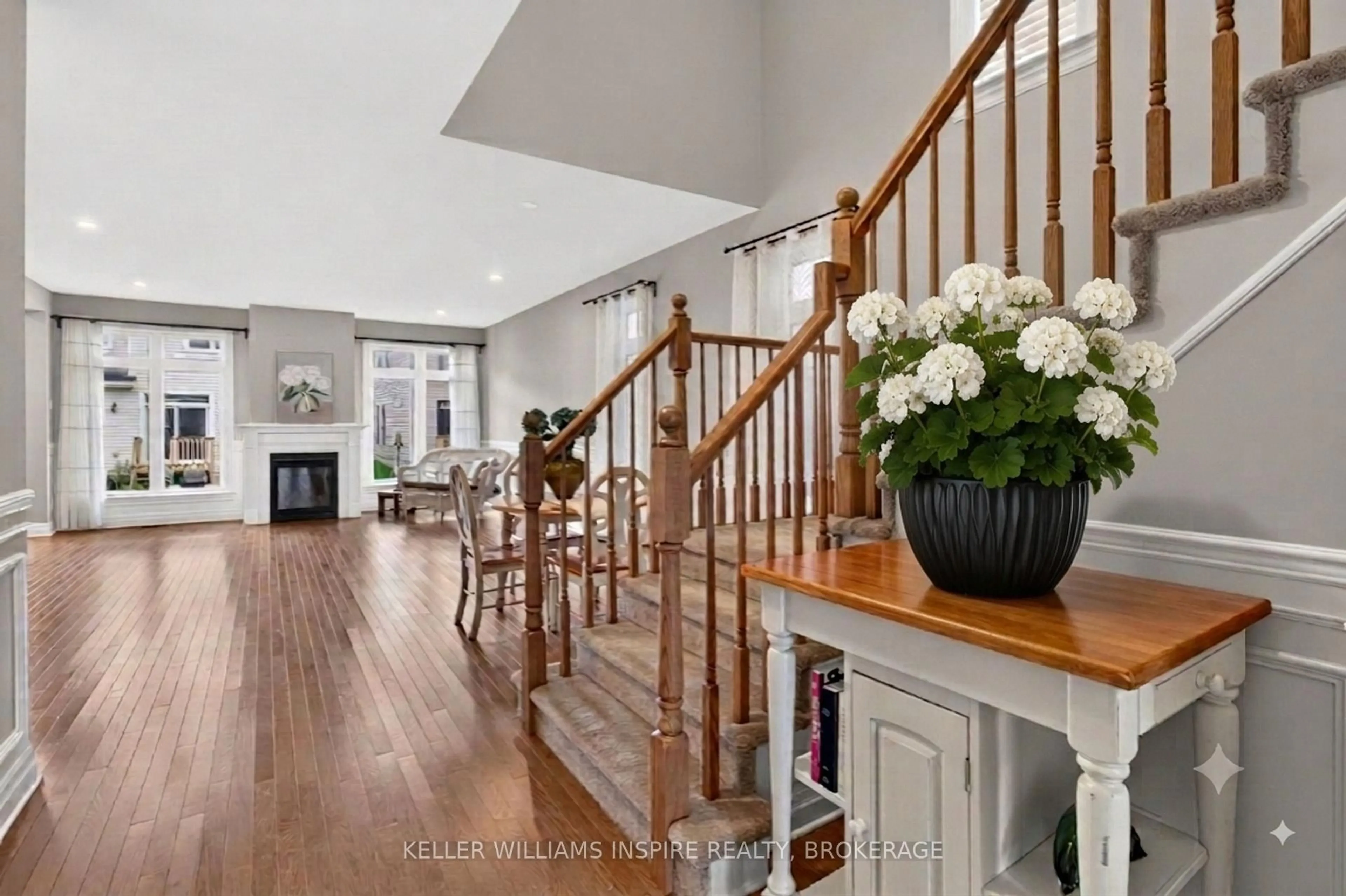 Indoor foyer for 1279 Wheathill St, Kingston Ontario K7M 0H4
