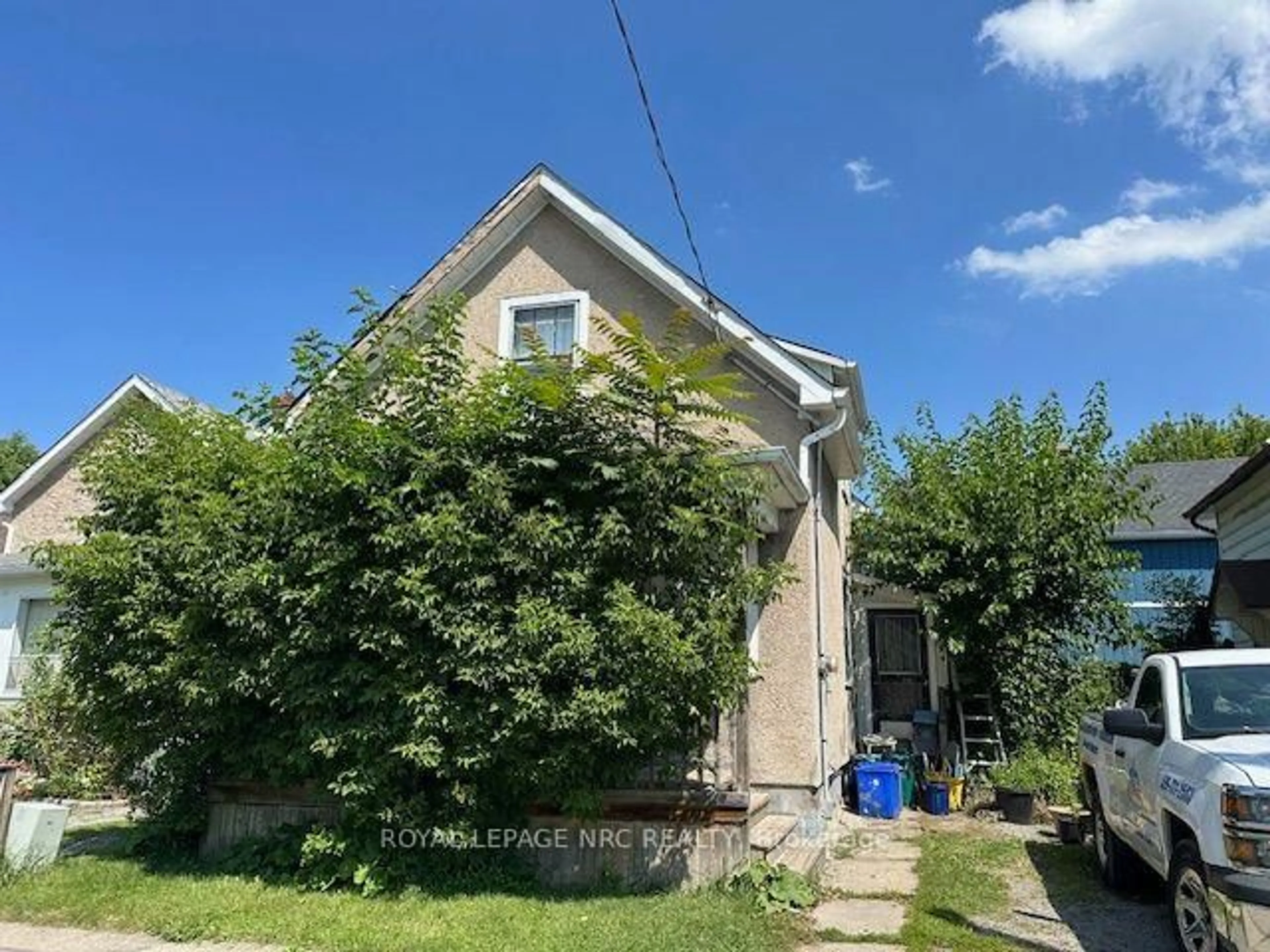A pic from outside/outdoor area/front of a property/back of a property/a pic from drone, street for 62 Haynes Ave, St. Catharines Ontario L2R 3Z3