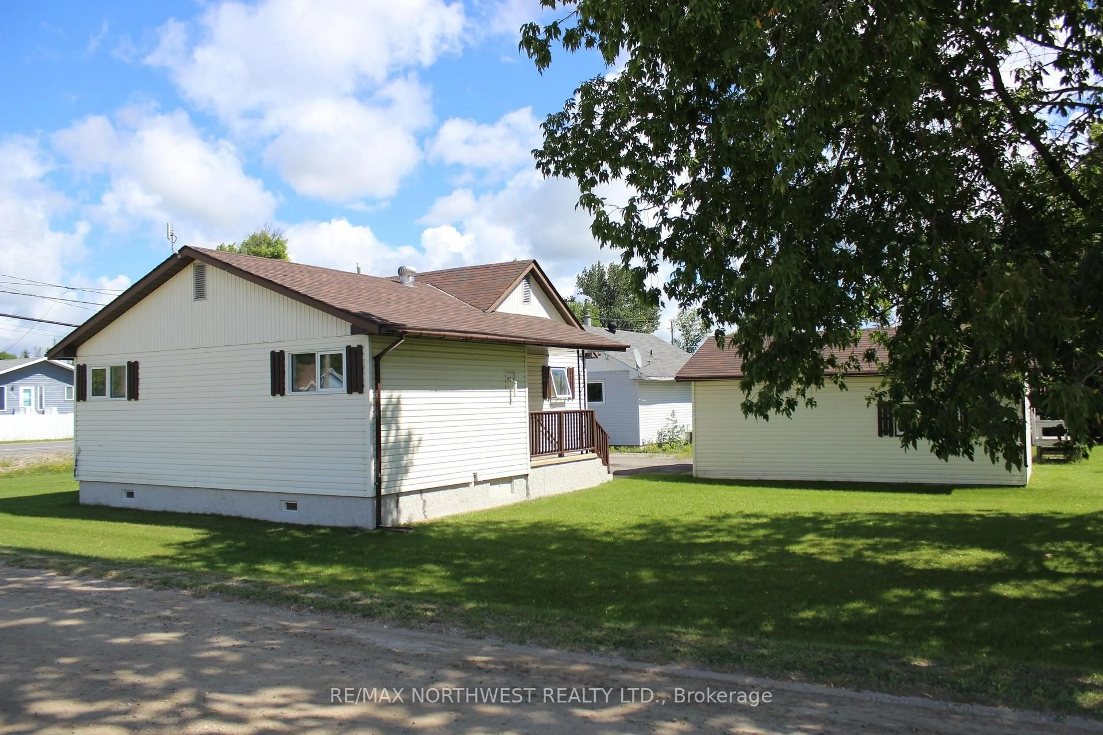 A pic from outside/outdoor area/front of a property/back of a property/a pic from drone, street for 502 ATWOOD AVENUE, Rainy River Ontario P0W 1L0