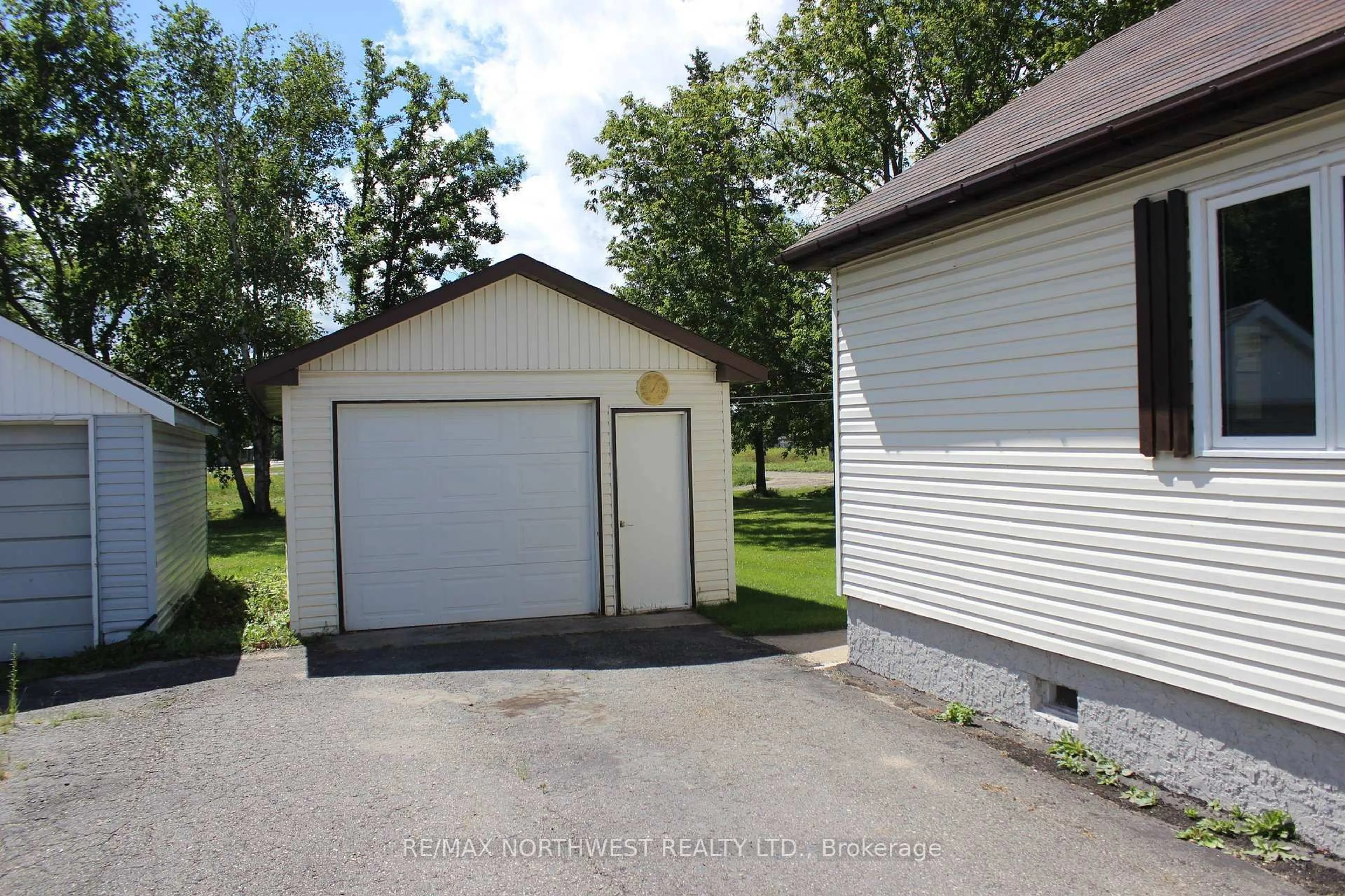 Indoor garage for 502 ATWOOD AVENUE, Rainy River Ontario P0W 1L0