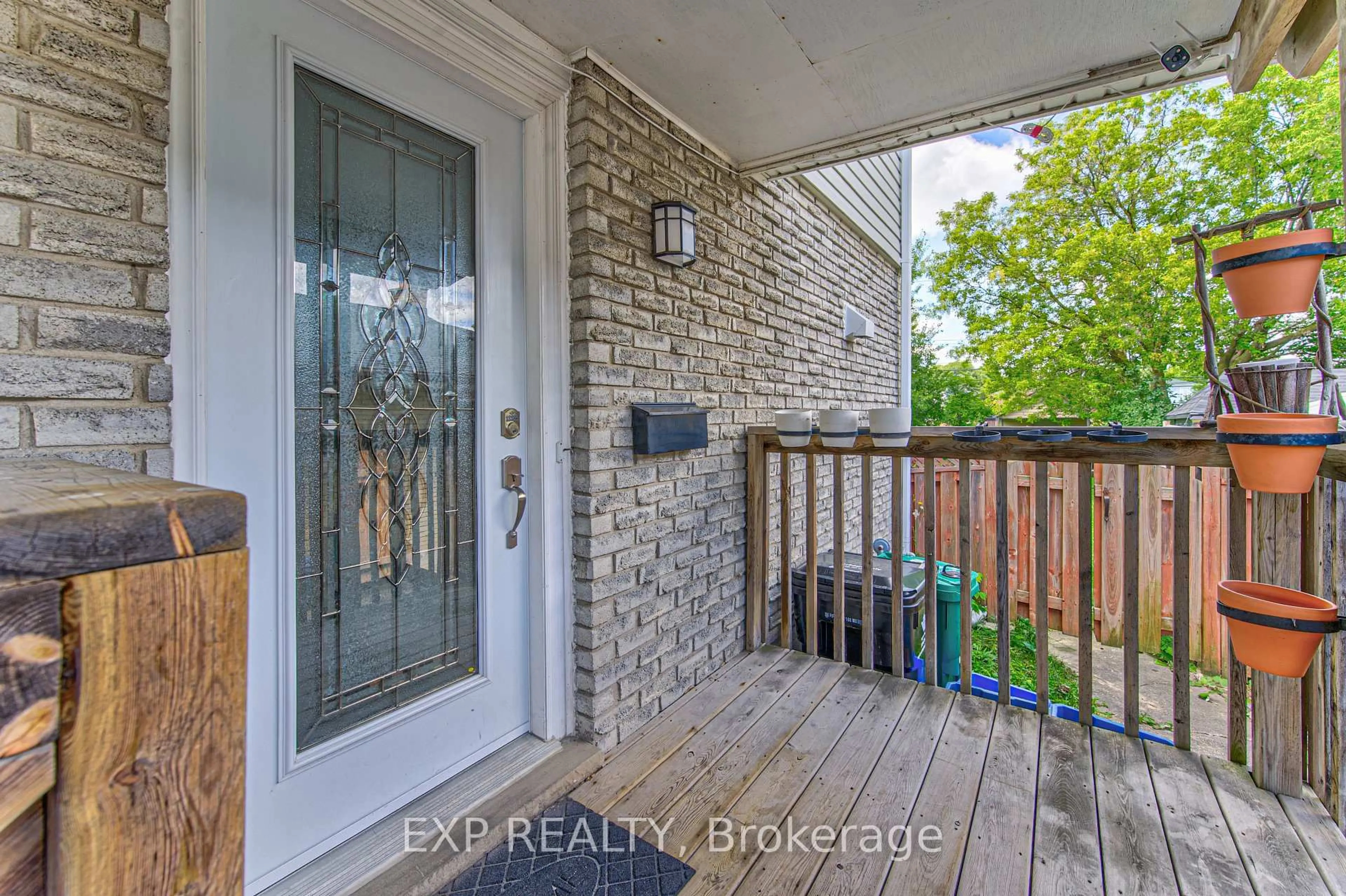 Indoor entryway for 98 Monteagle Cres, Kitchener Ontario N2N 1N1