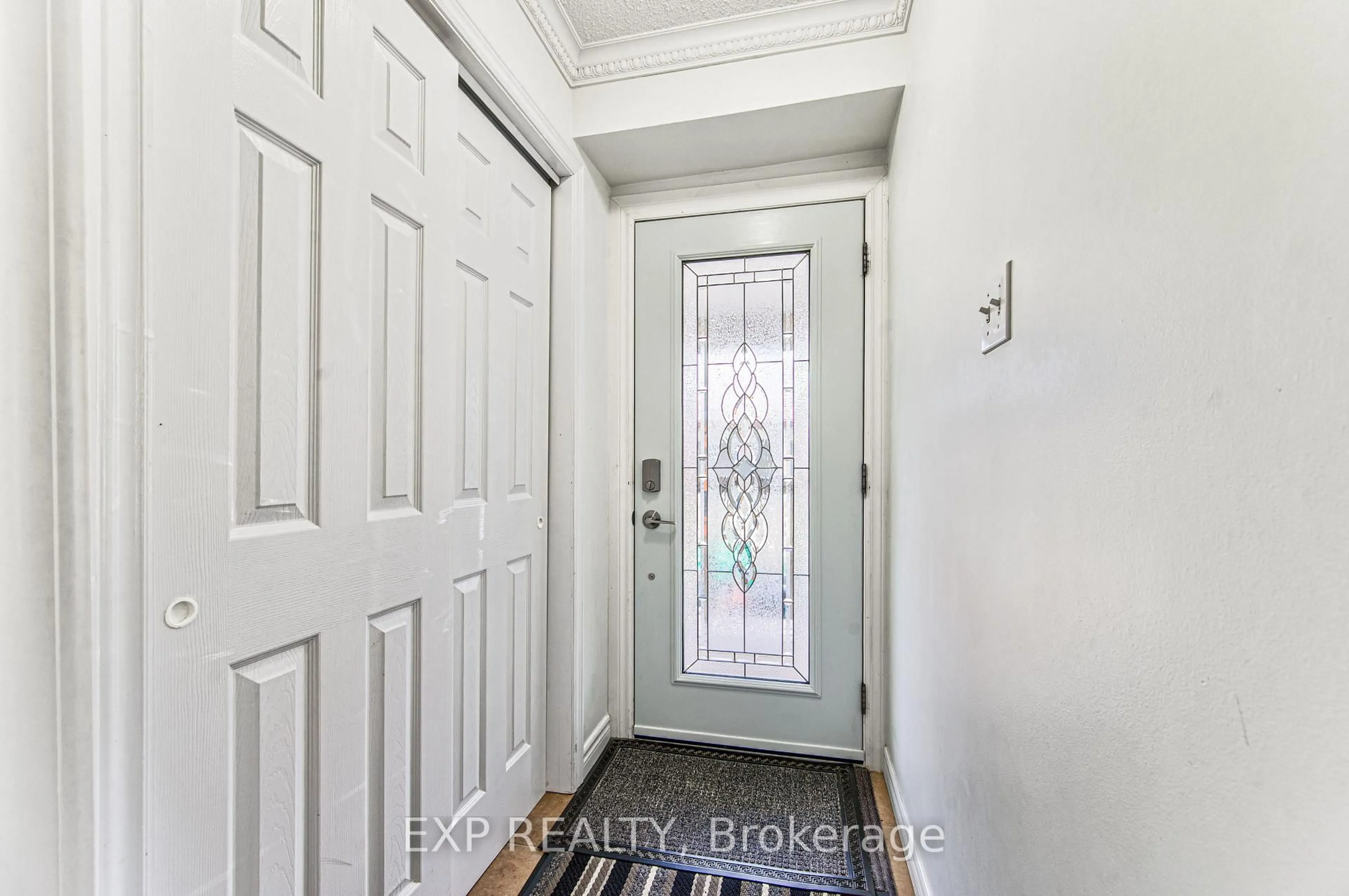 Indoor entryway for 98 Monteagle Cres, Kitchener Ontario N2N 1N1