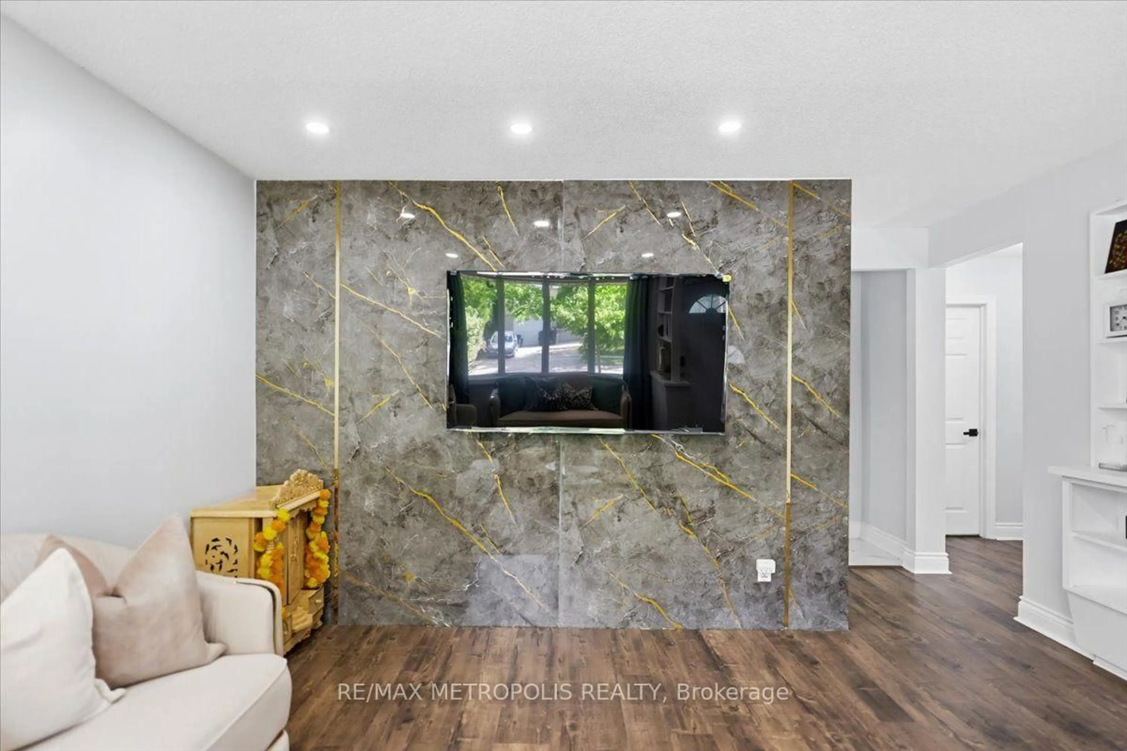 Home theater for 615 Dogwood Lane, Waterloo Ontario N2L 4Y2