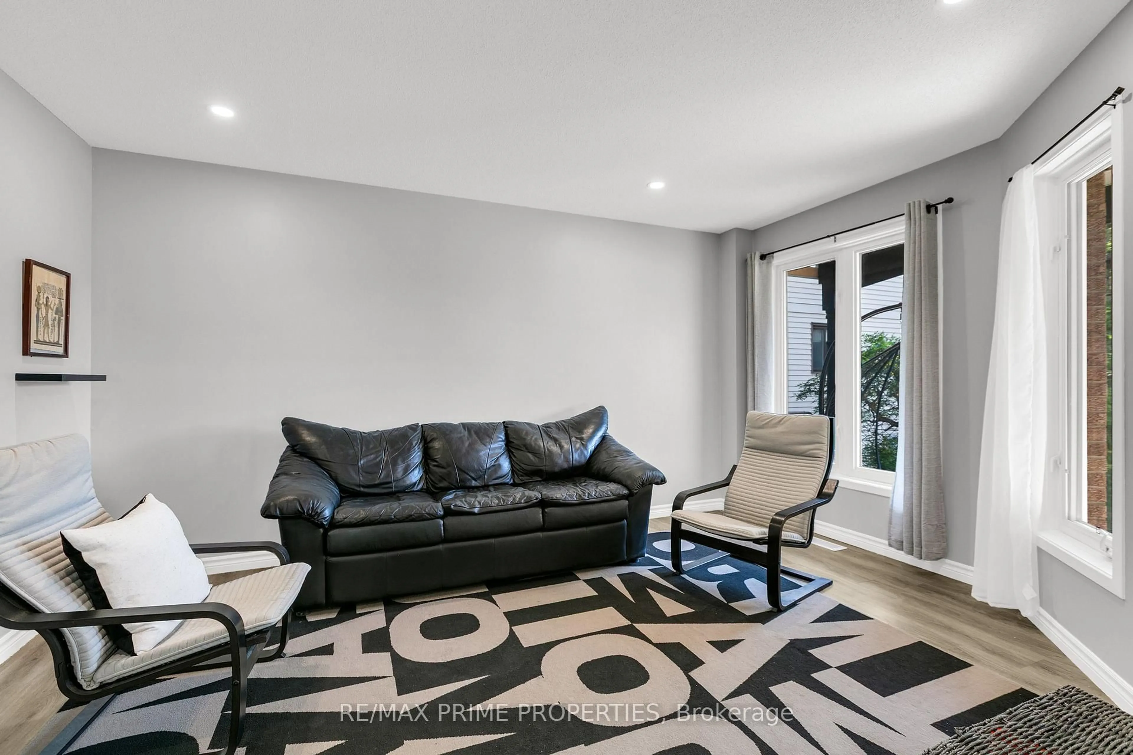 Living room with furniture, unknown for 1531 Kamouraska Circ, Ottawa Ontario K1C 3J1