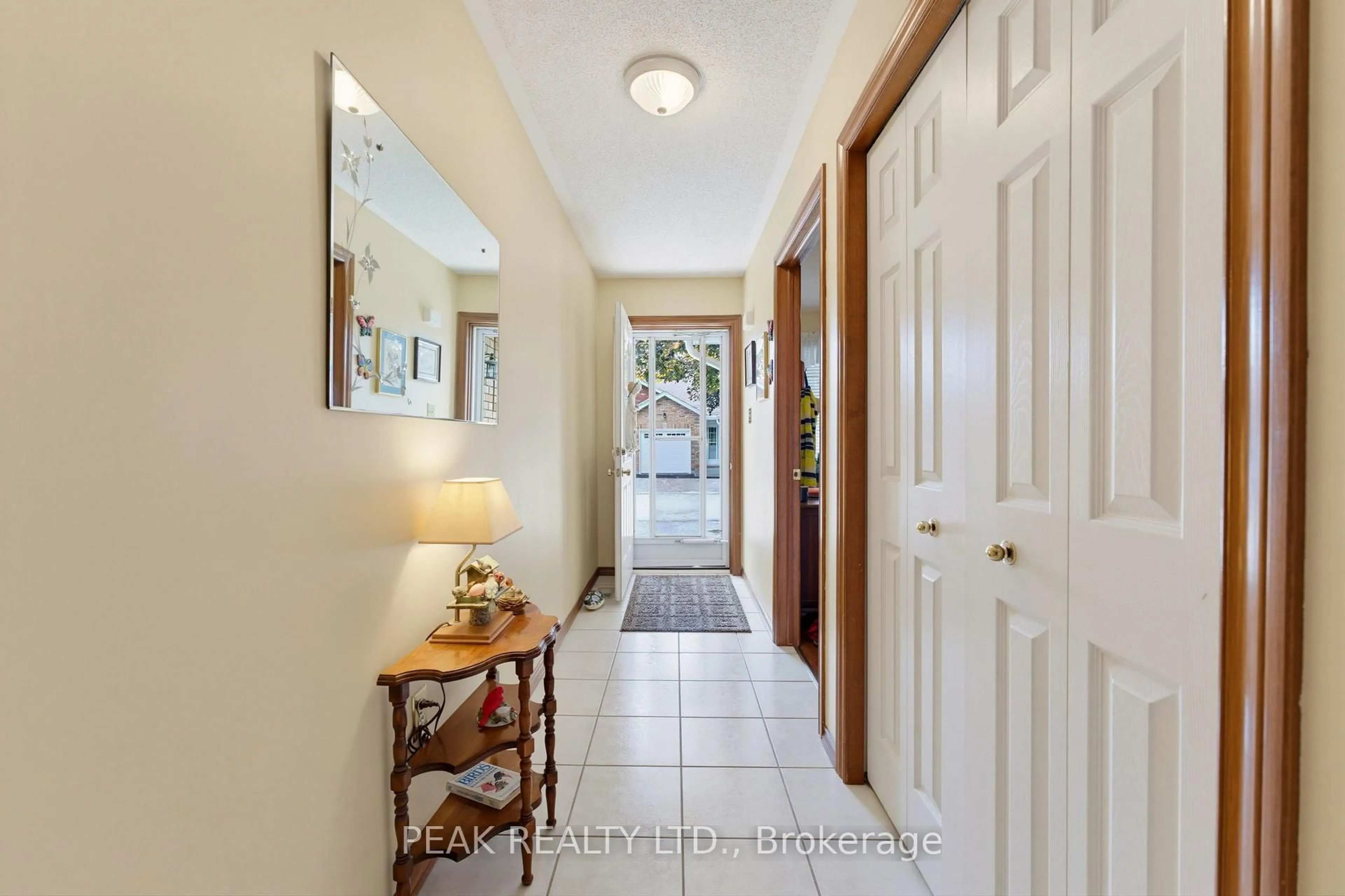 Indoor entryway for 60 Whitlaw Way #10, Brant Ontario N3L 4C3