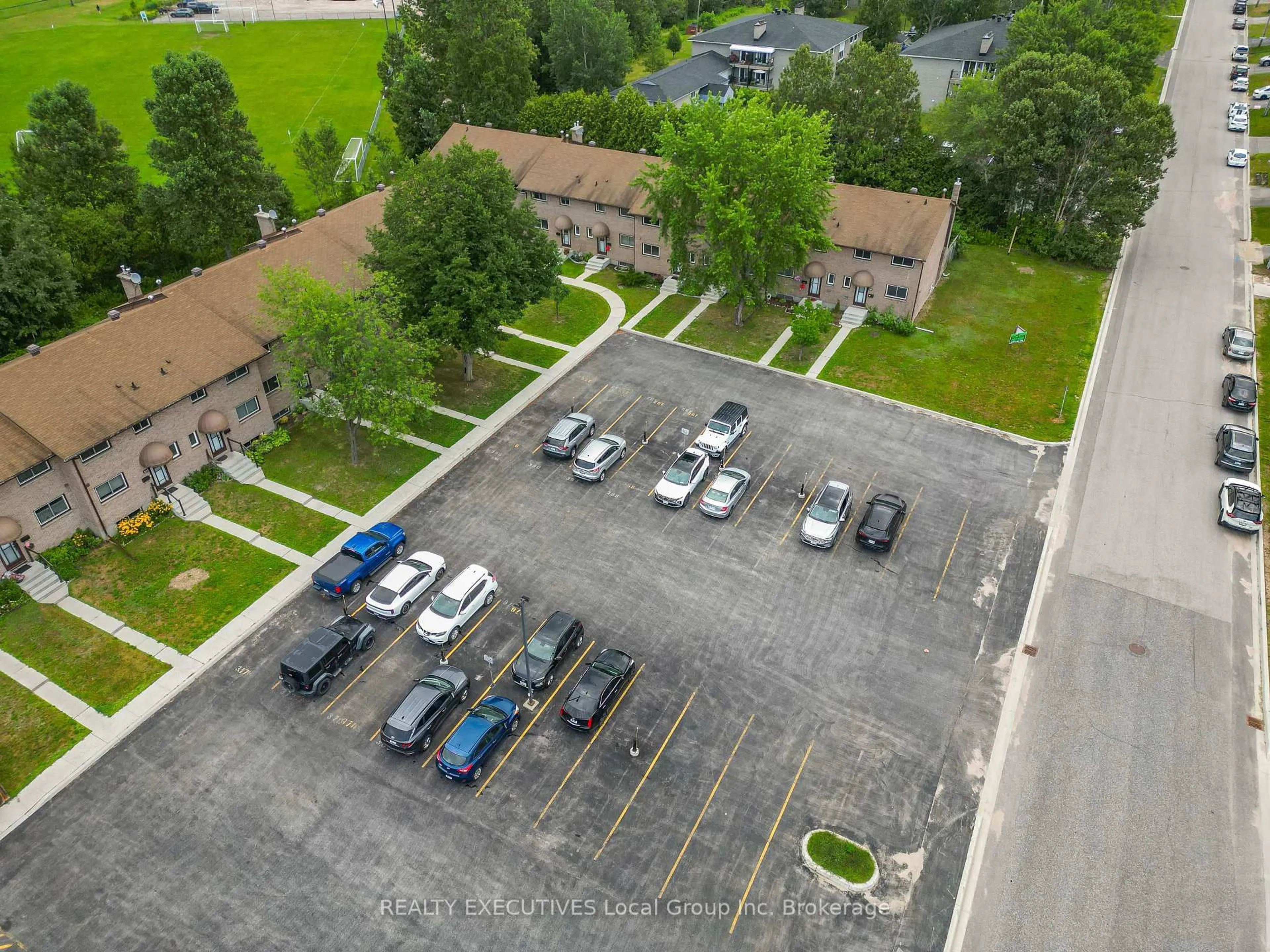 A pic from outside/outdoor area/front of a property/back of a property/a pic from drone, unknown for 398 Wickstead Ave #36, North Bay Ontario P1A 3L8