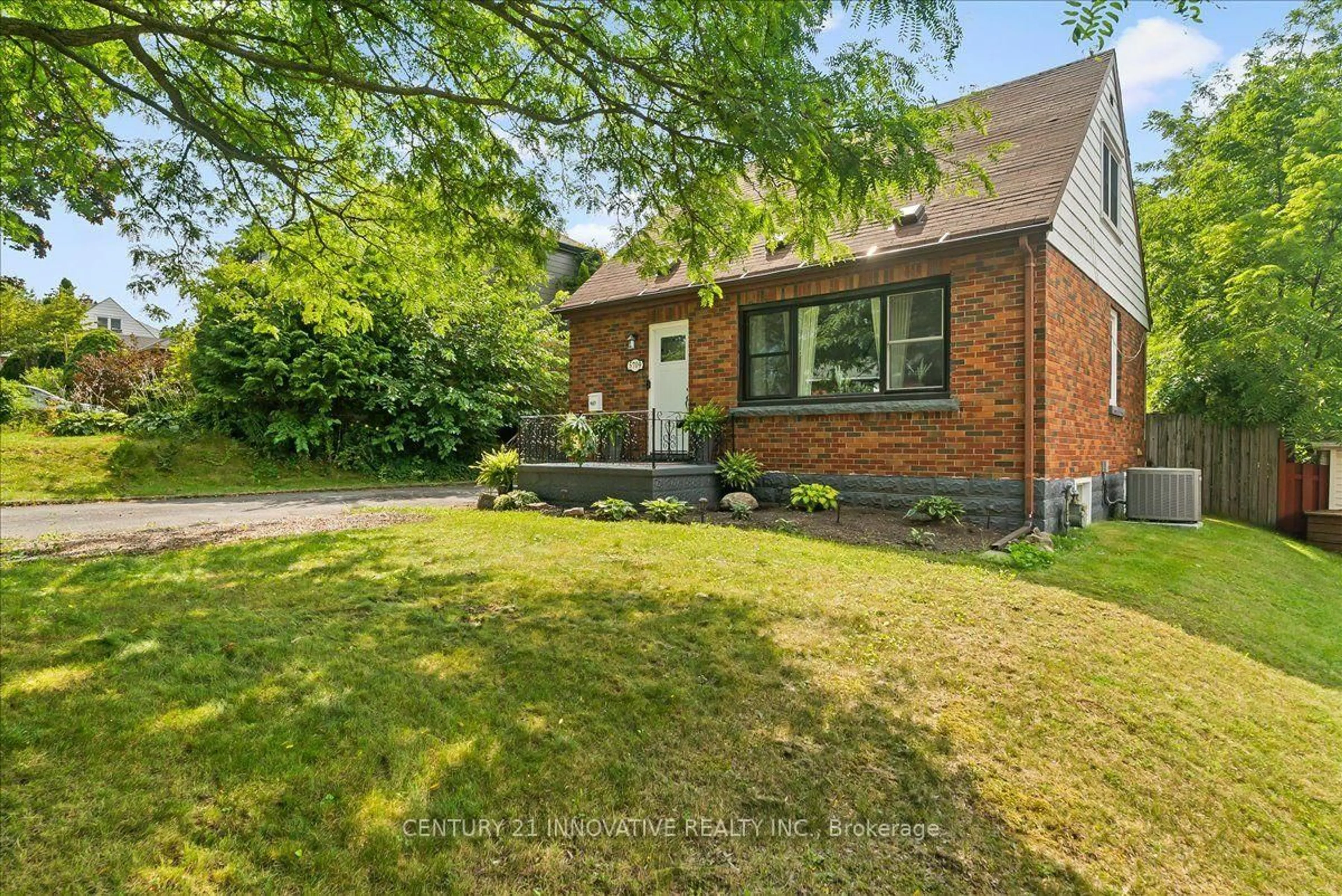 Home with brick exterior material, street for 5709 Hanan Ave, Niagara Falls Ontario L2G 4E7