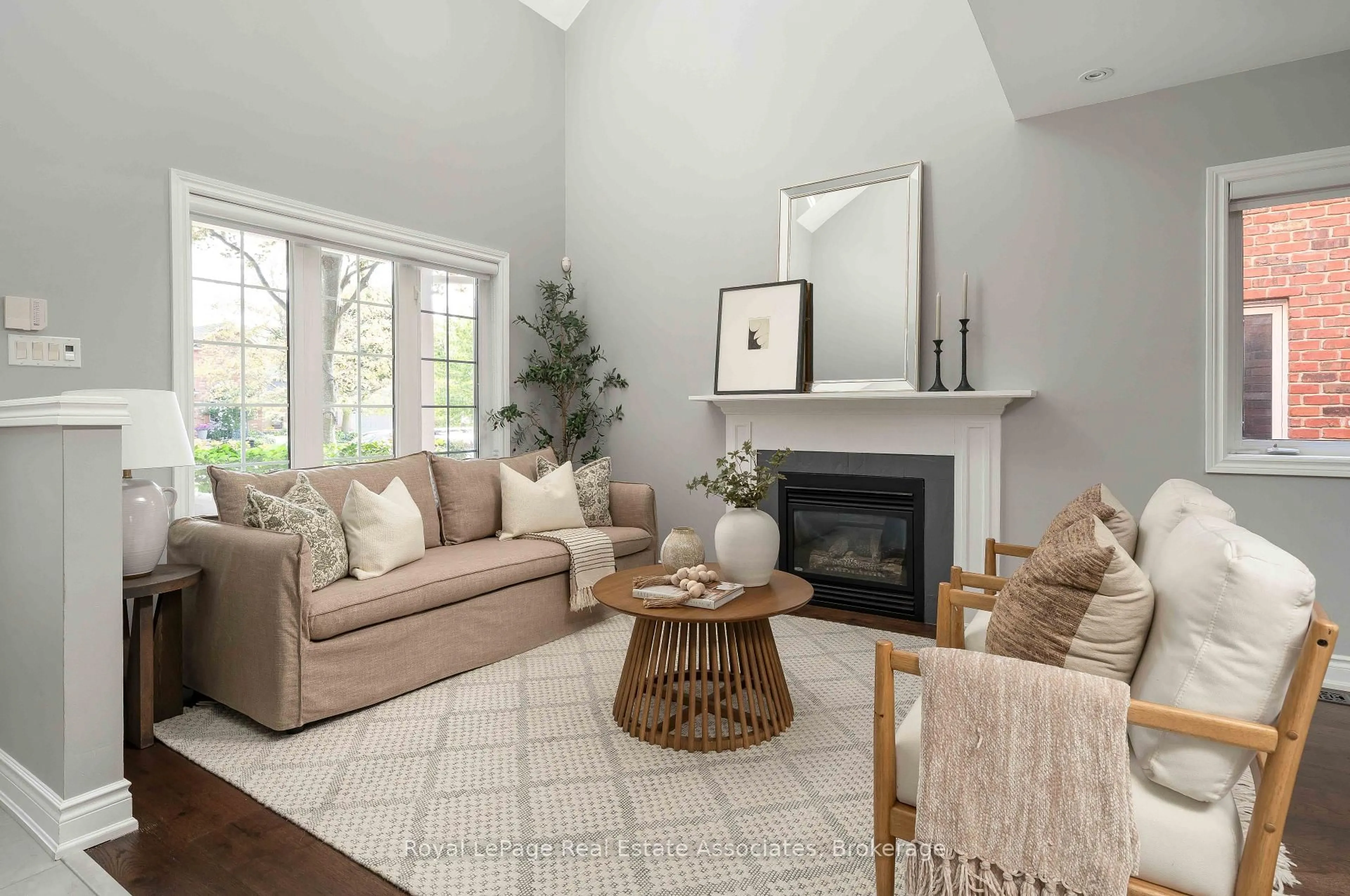 Living room with furniture, unknown for 5 Volterra Crt, Hamilton Ontario L8B 0K7