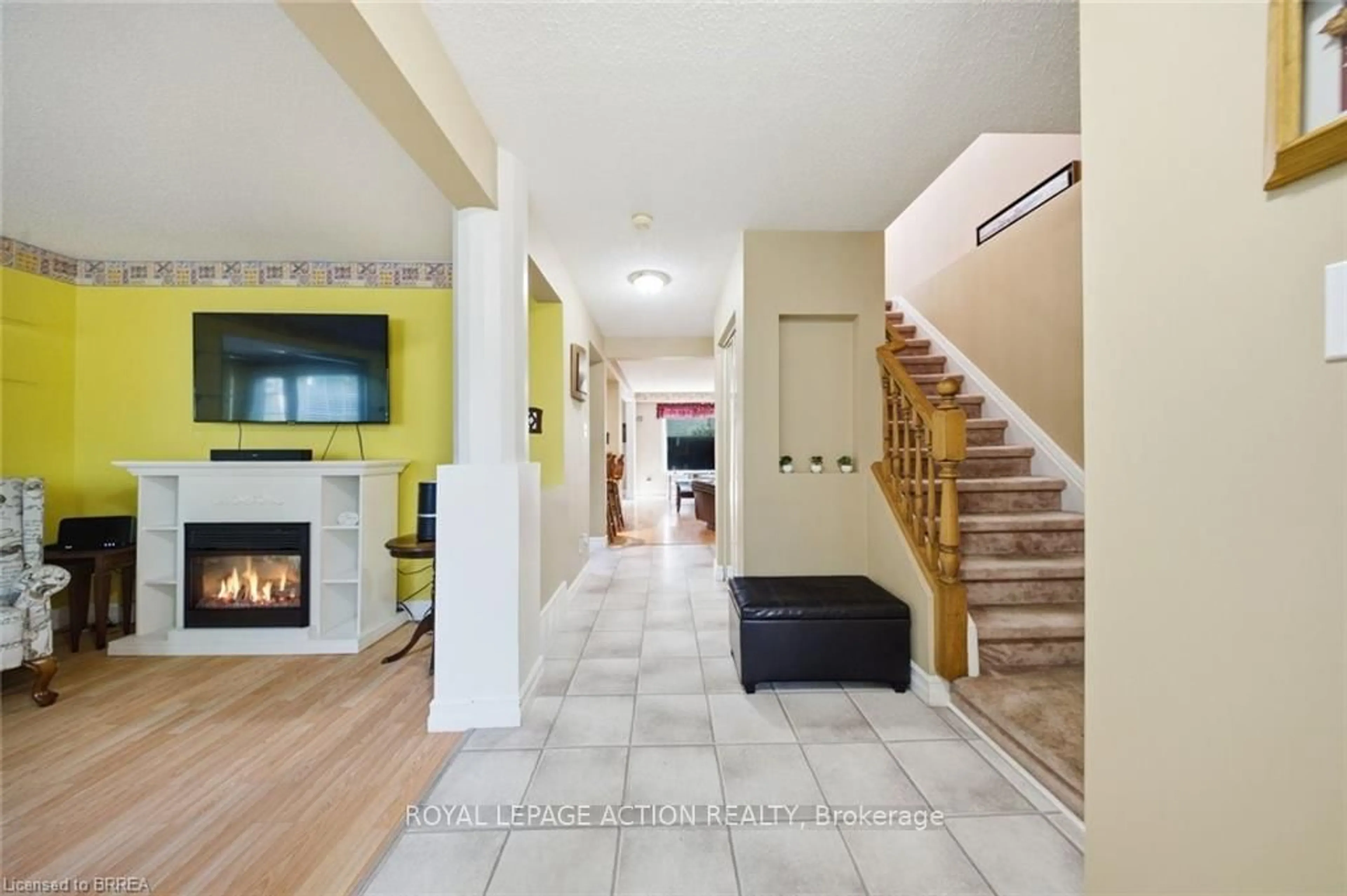 Indoor entryway for 20 Melran Dr, Cambridge Ontario N3C 4C1