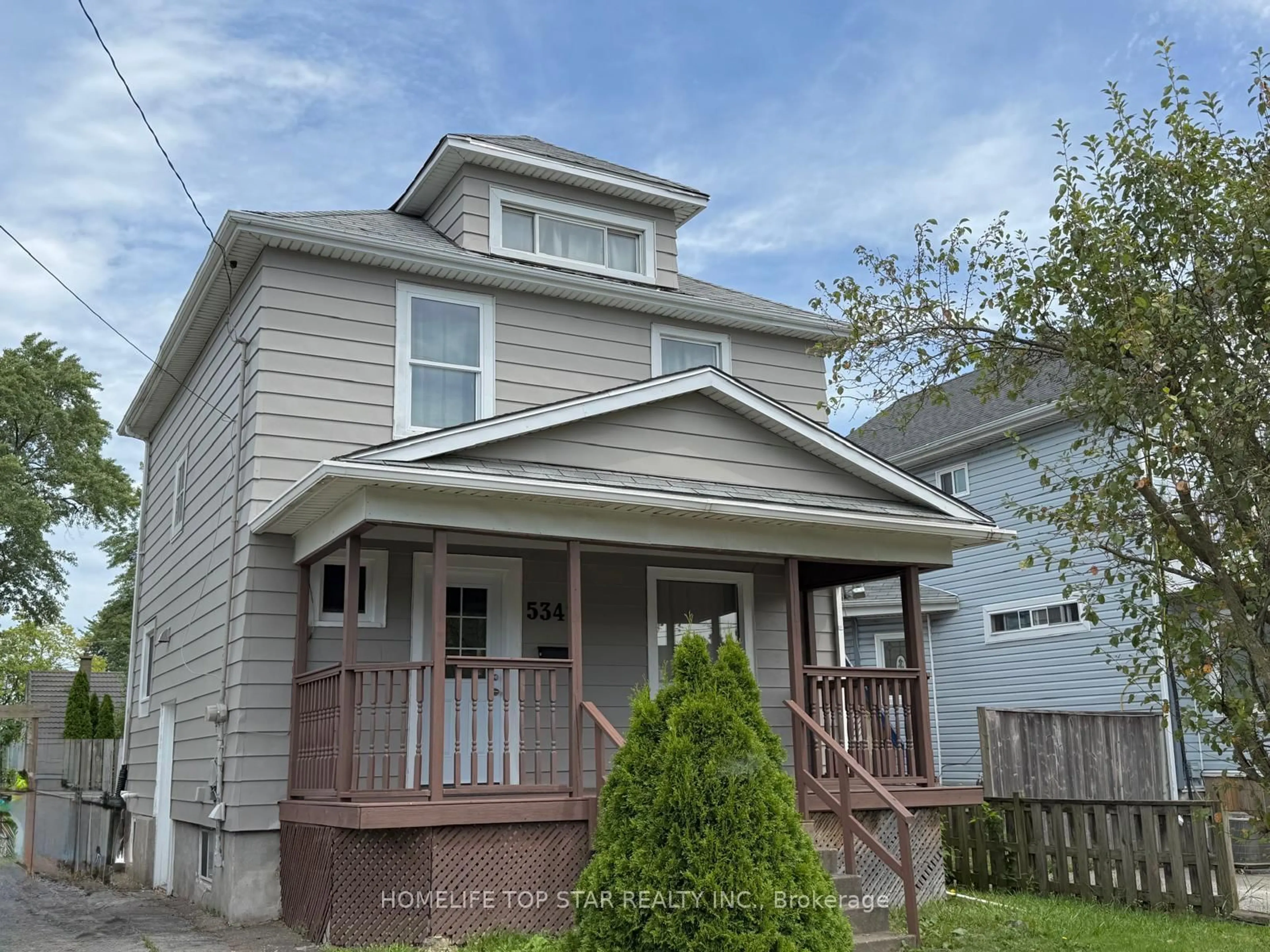 Home with vinyl exterior material, street for 5341 McRae St, Niagara Falls Ontario L2E 1R3