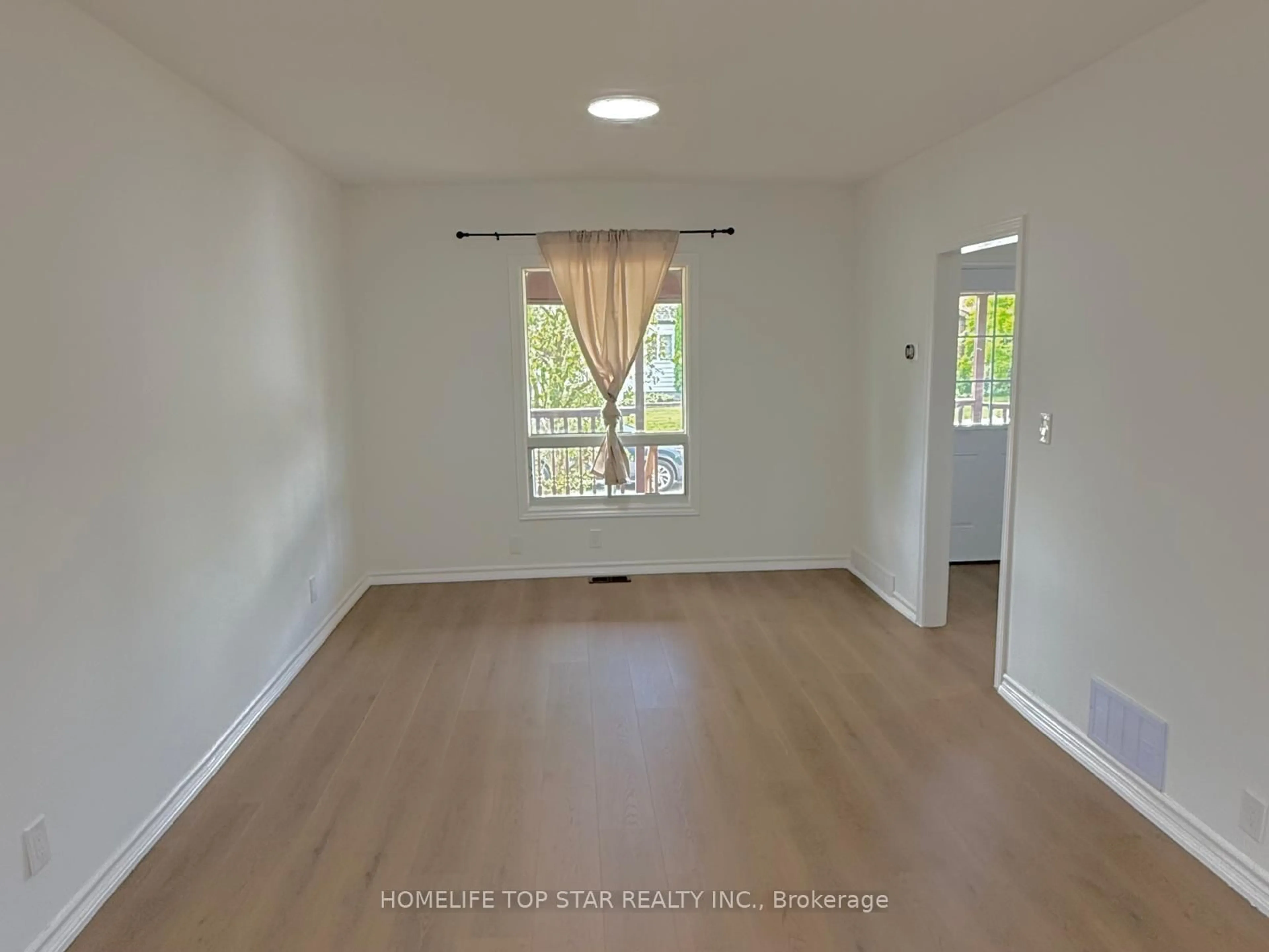 A pic of a room for 5341 McRae St, Niagara Falls Ontario L2E 1R3