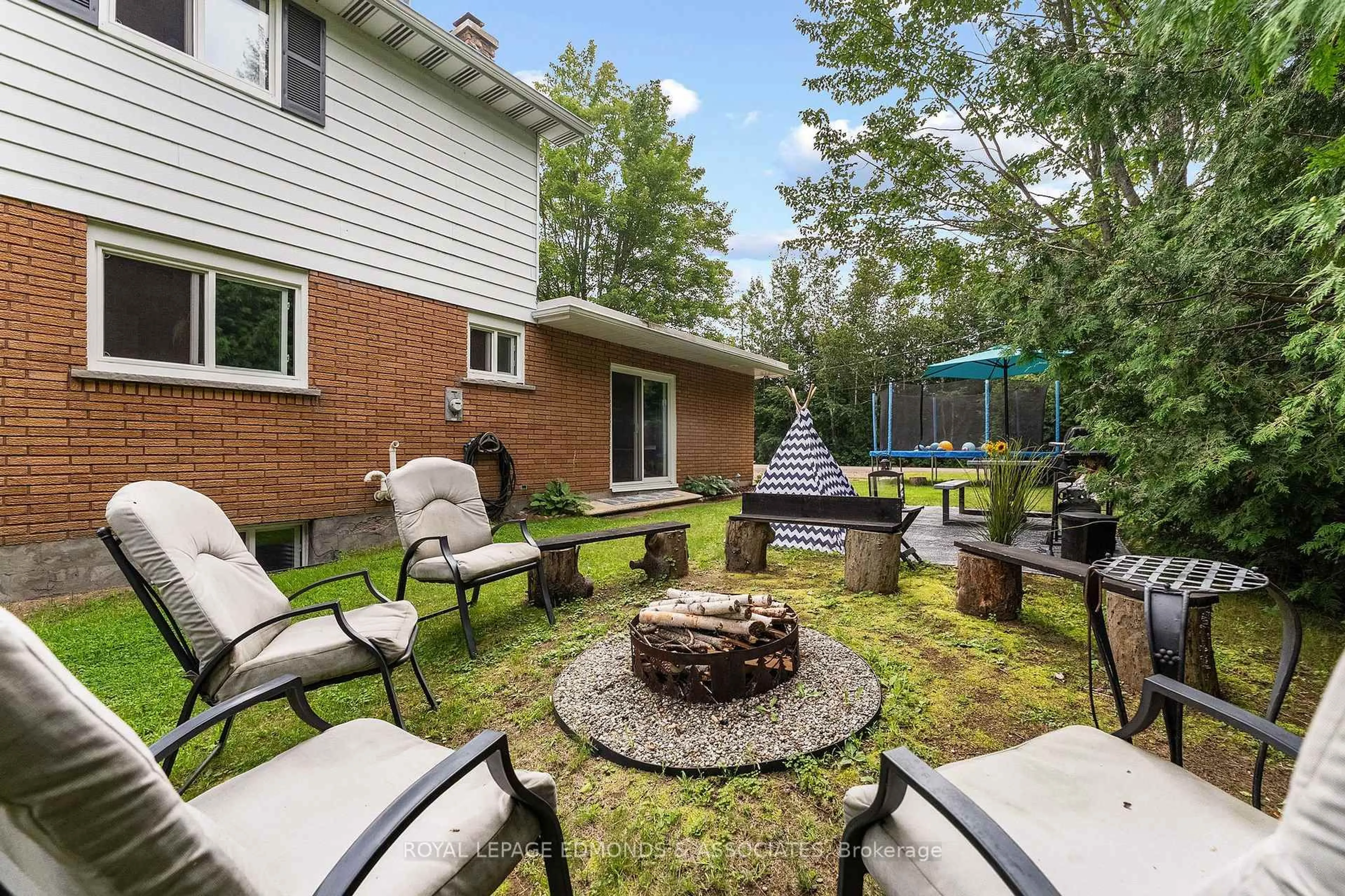 Patio, unknown for 6 Brian St, Pembroke Ontario K8A 6W4