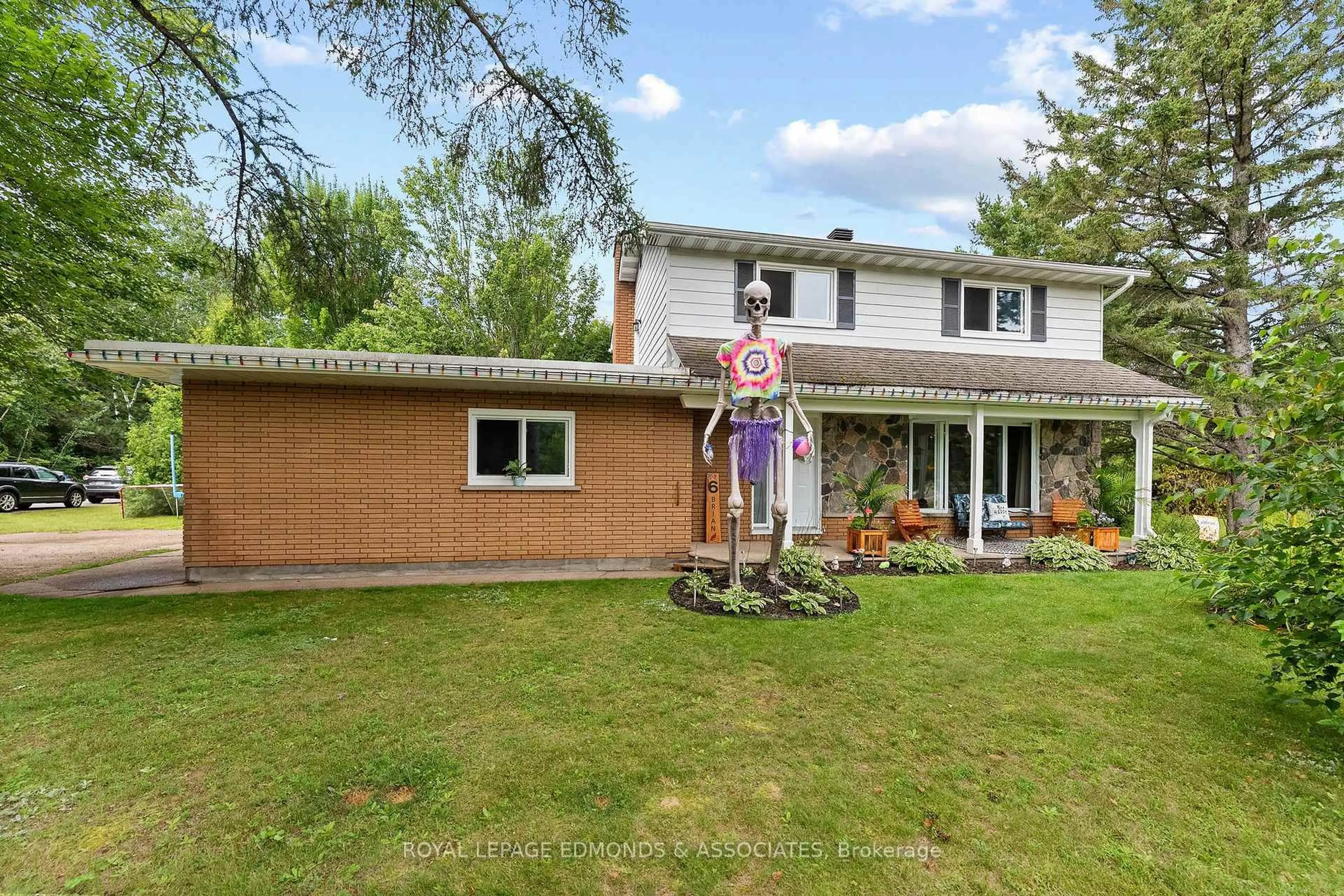 A pic from outside/outdoor area/front of a property/back of a property/a pic from drone, street for 6 Brian St, Pembroke Ontario K8A 6W4