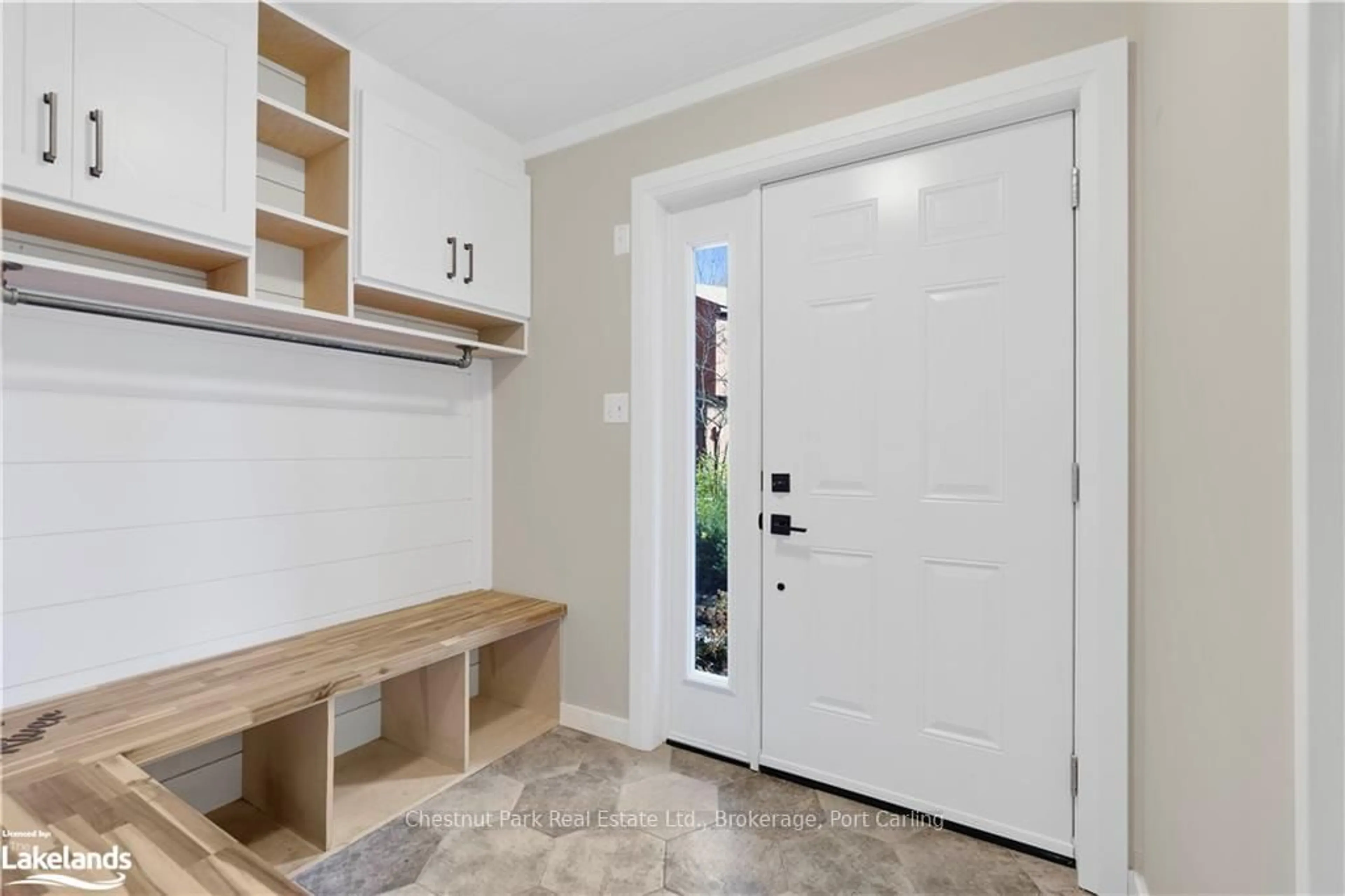 Indoor entryway for 39 SOUTHBANK Dr #7, Bracebridge Ontario P1L 1G2