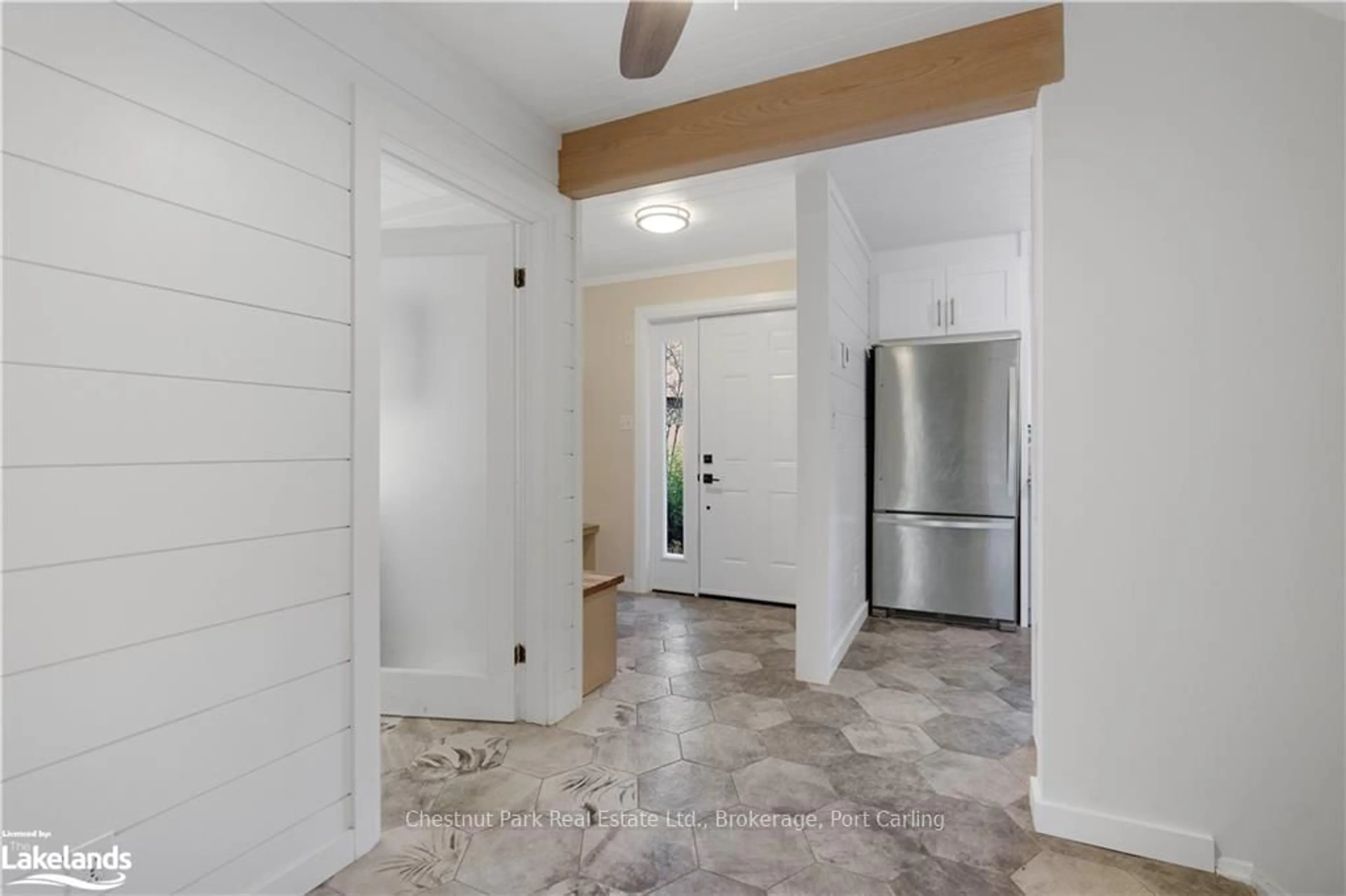 Indoor entryway for 39 SOUTHBANK Dr #7, Bracebridge Ontario P1L 1G2