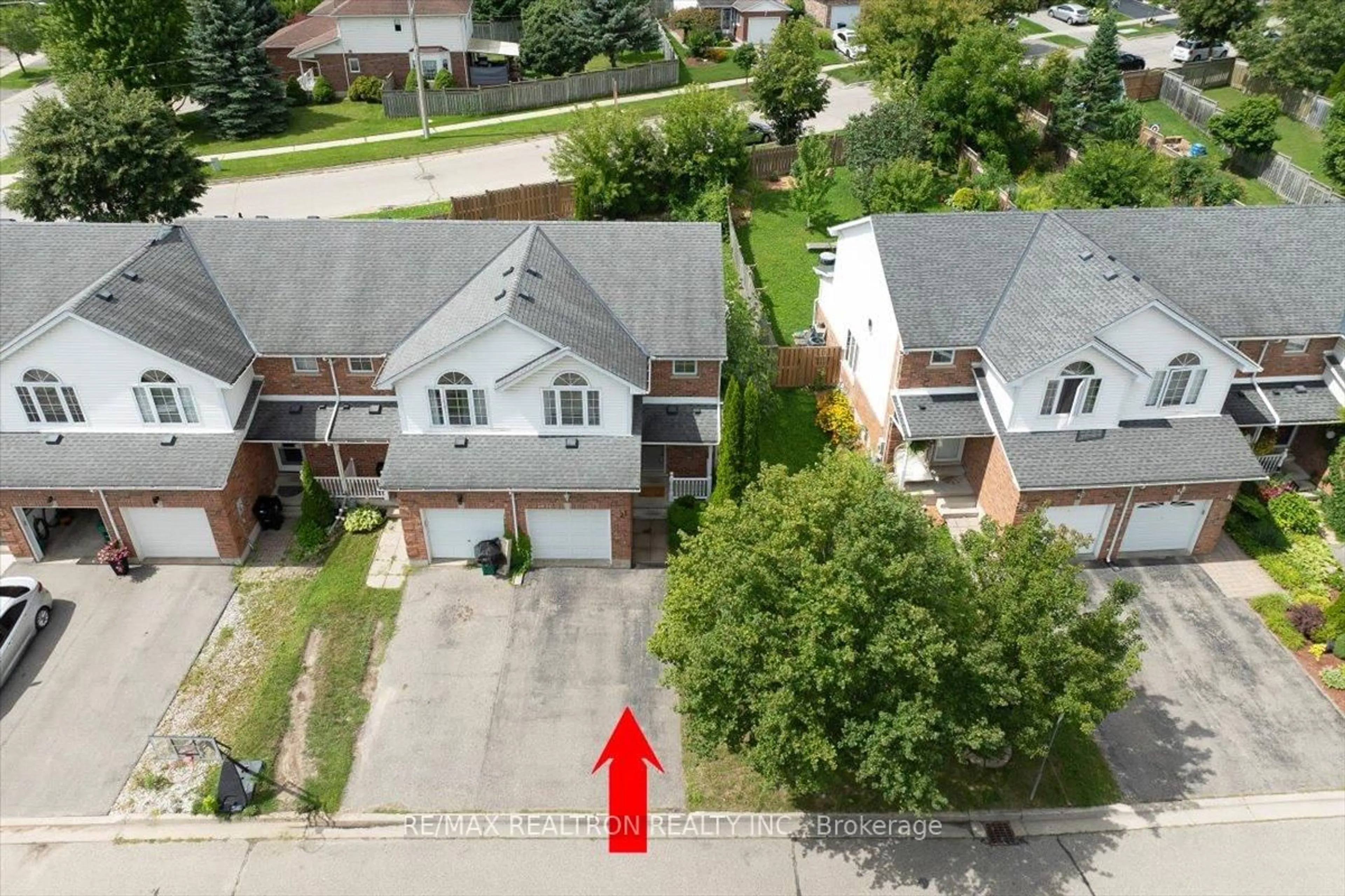A pic from outside/outdoor area/front of a property/back of a property/a pic from drone, street for 21 Brandy Cres, Kitchener Ontario N2B 3W8