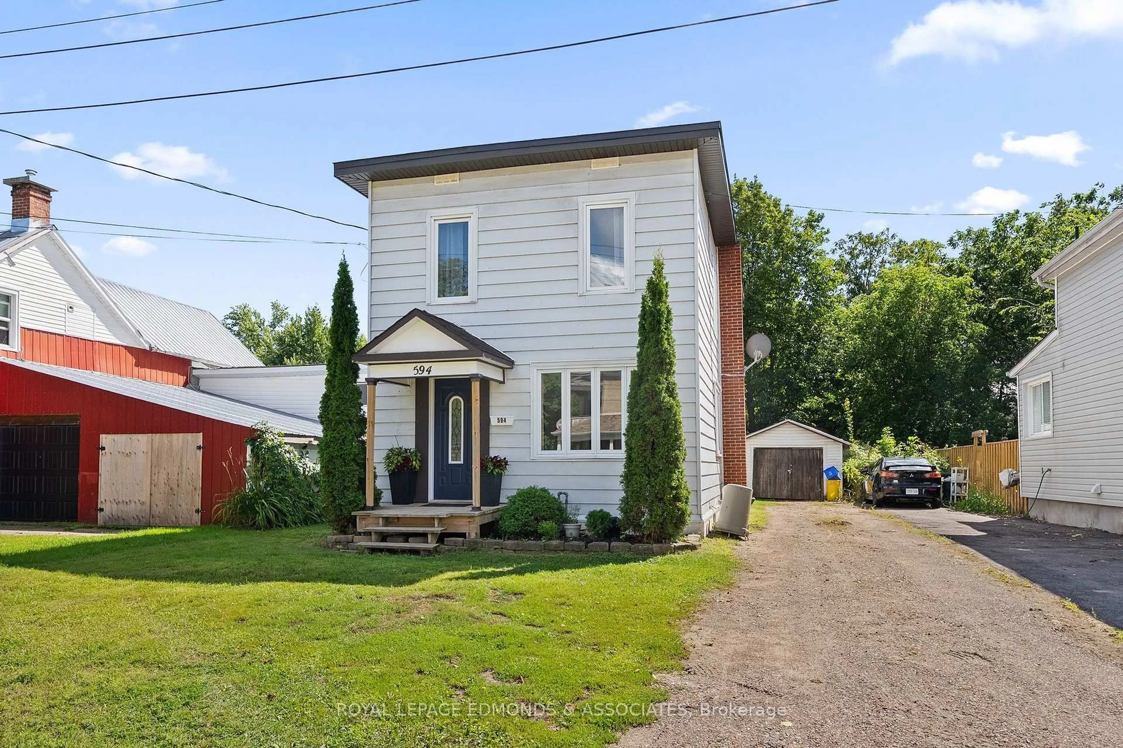 A pic from outside/outdoor area/front of a property/back of a property/a pic from drone, street for 594 Isabella St, Pembroke Ontario K8A 5V3