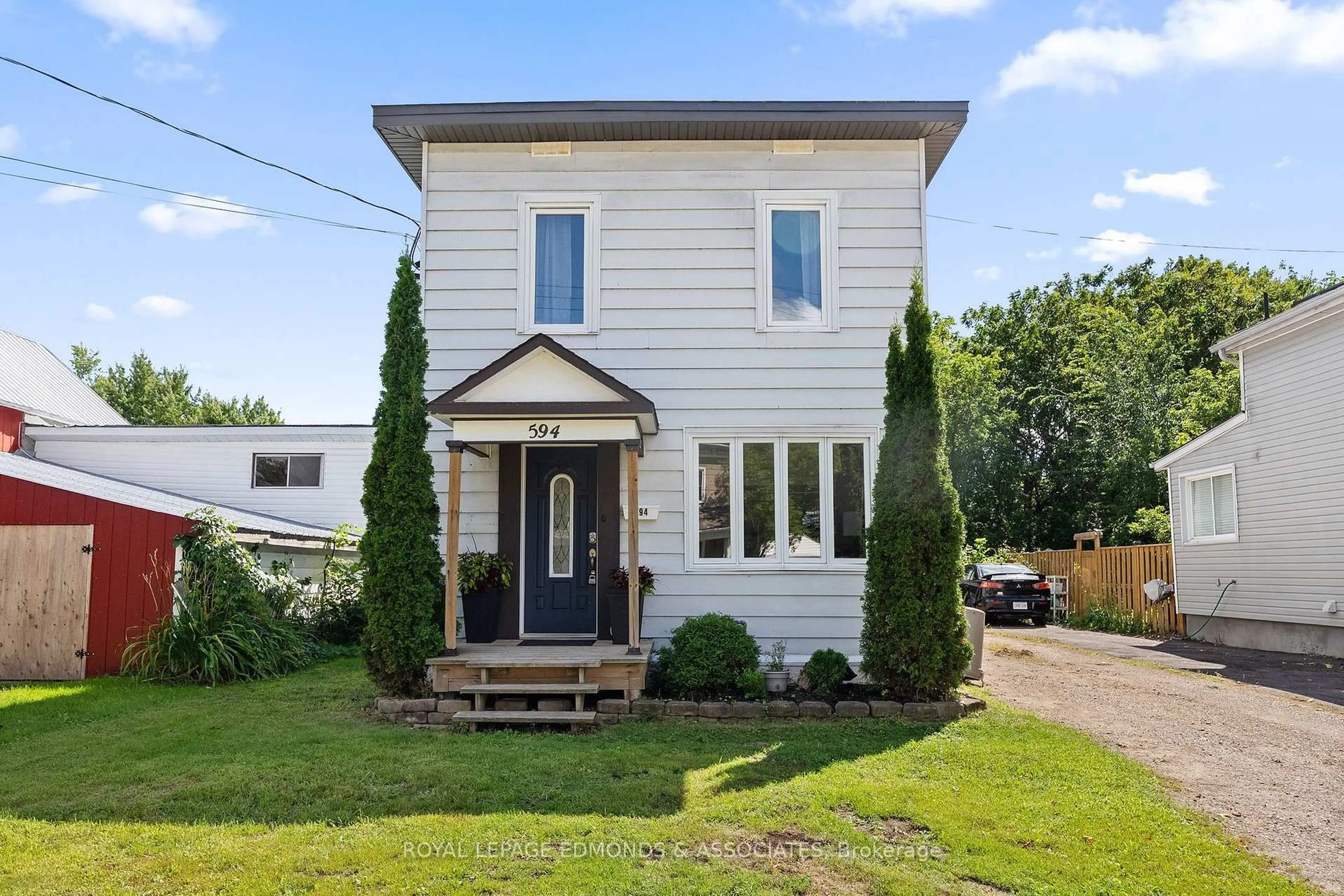 Home with vinyl exterior material, street for 594 Isabella St, Pembroke Ontario K8A 5V3