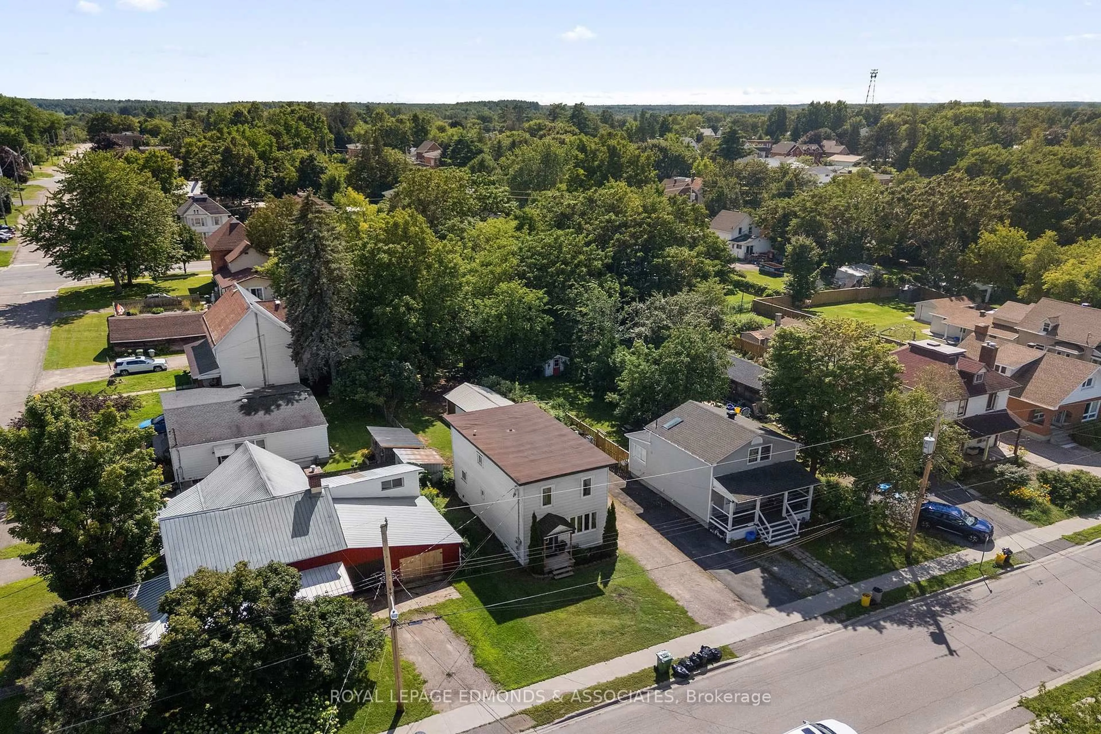 A pic from outside/outdoor area/front of a property/back of a property/a pic from drone, street for 594 Isabella St, Pembroke Ontario K8A 5V3