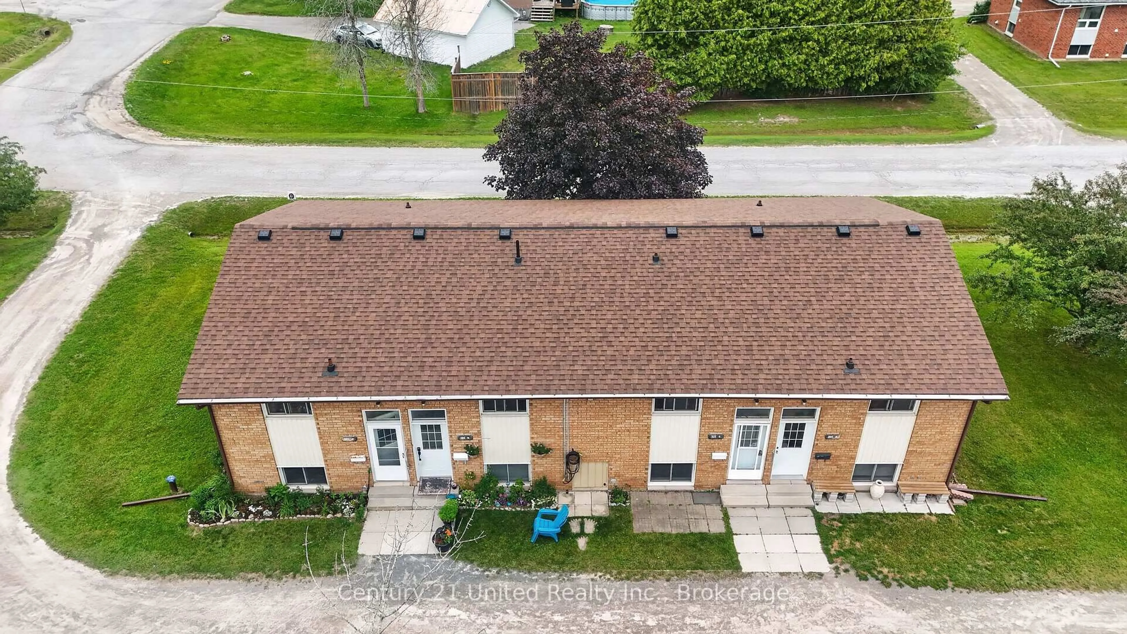 A pic from outside/outdoor area/front of a property/back of a property/a pic from drone, street for 101 Rita Cres #25, Kawartha Lakes Ontario K0L 2W0