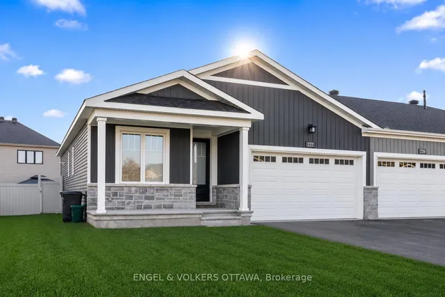 777 Coast Circ, Manotick