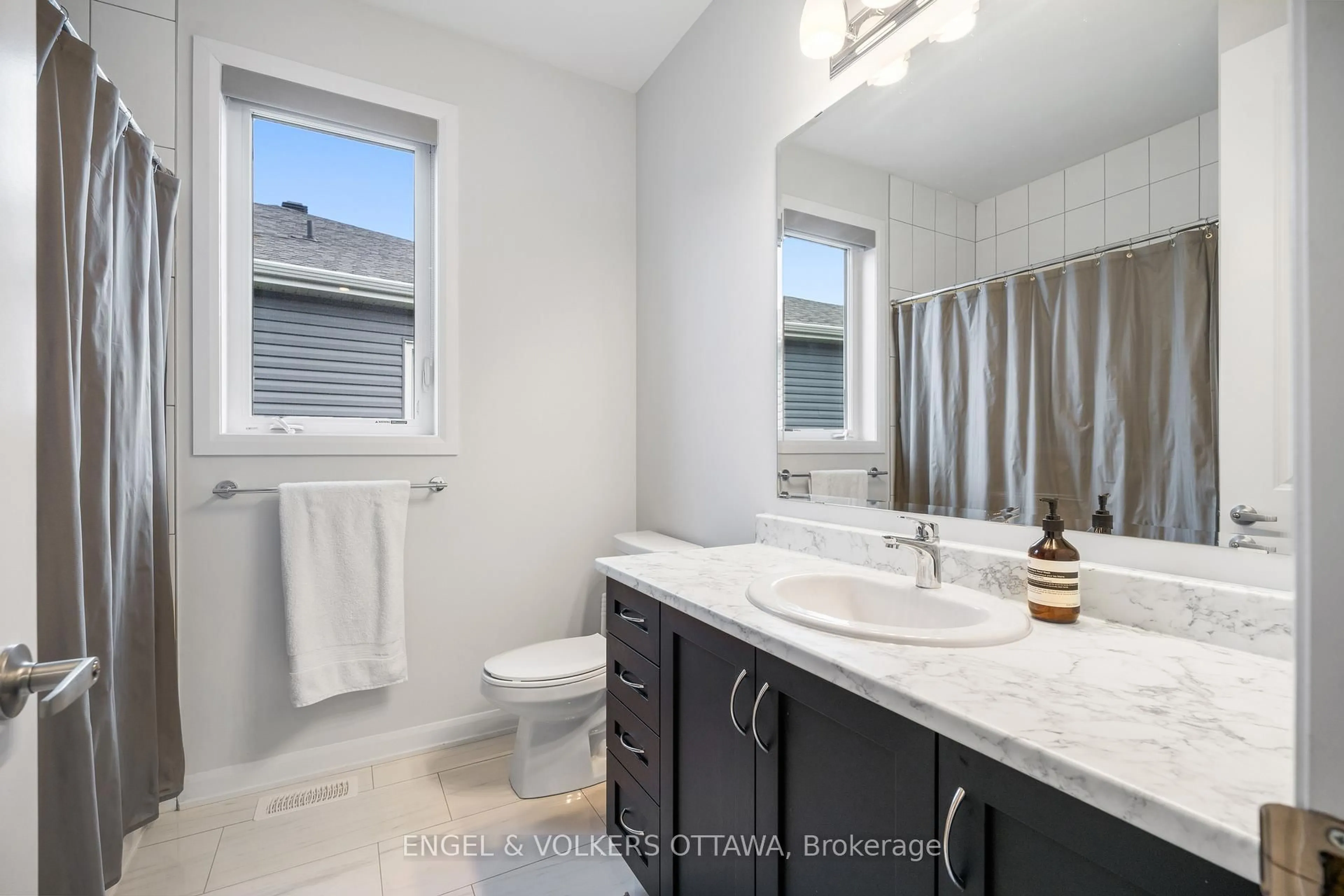 Contemporary bathroom, ceramic/tile floor for 777 Coast Circ, Manotick Ontario K4M 0N5